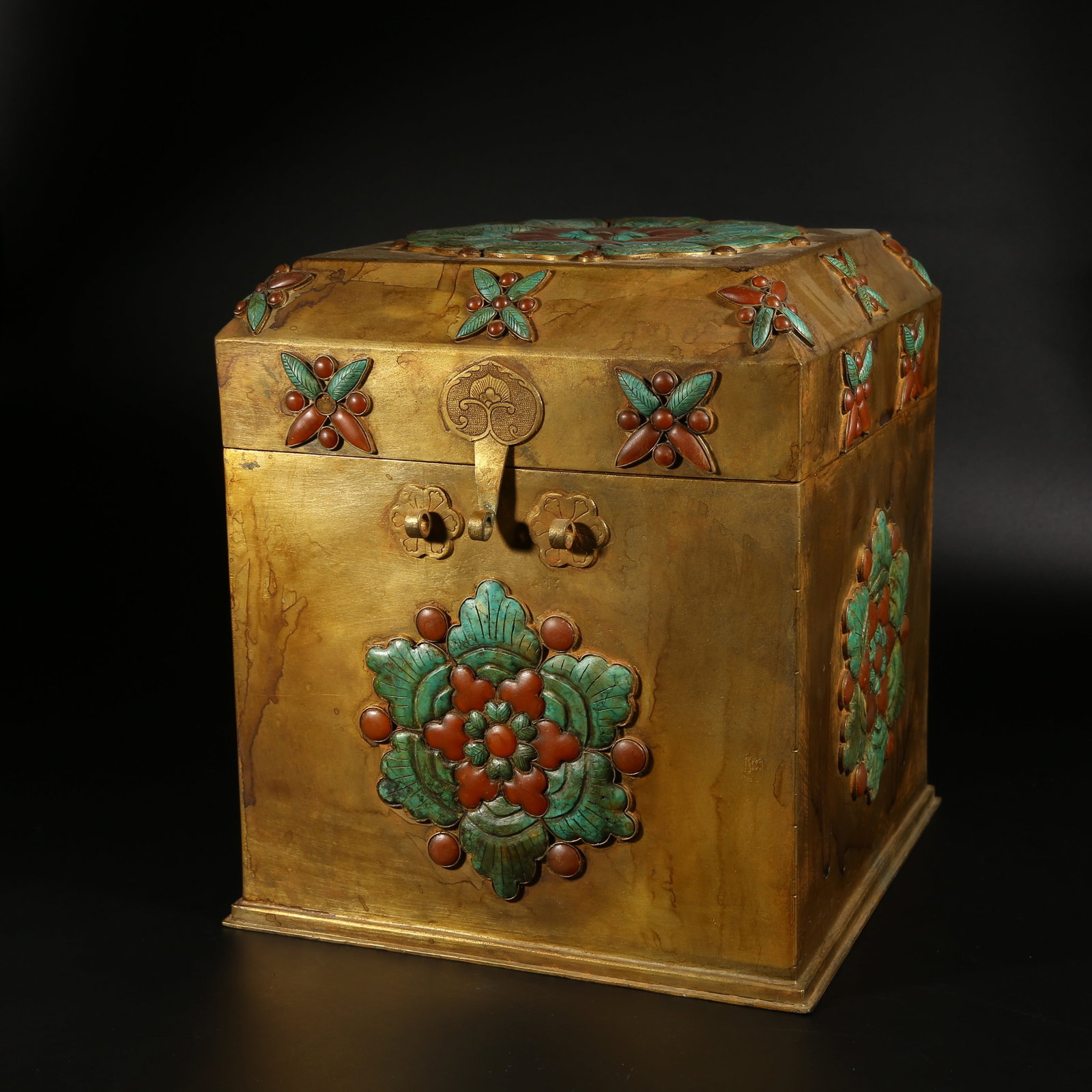 A GILT BRONZE INLAID GEMSTONE STORAGE CASKET: Gilt Bronze Inlaid Gemstone Storage Casket