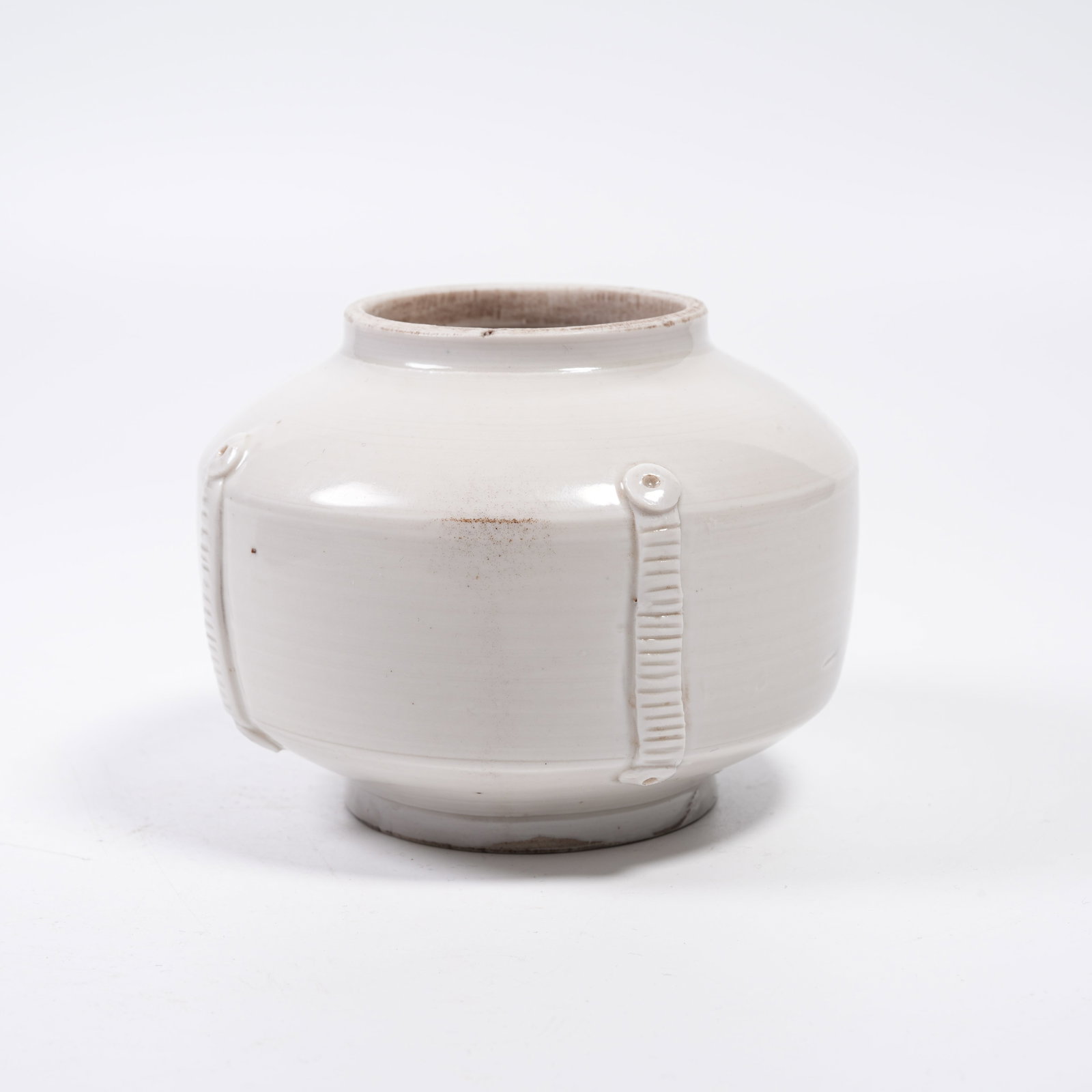 A DINGYAO FOUR-LOOP JAR - 4