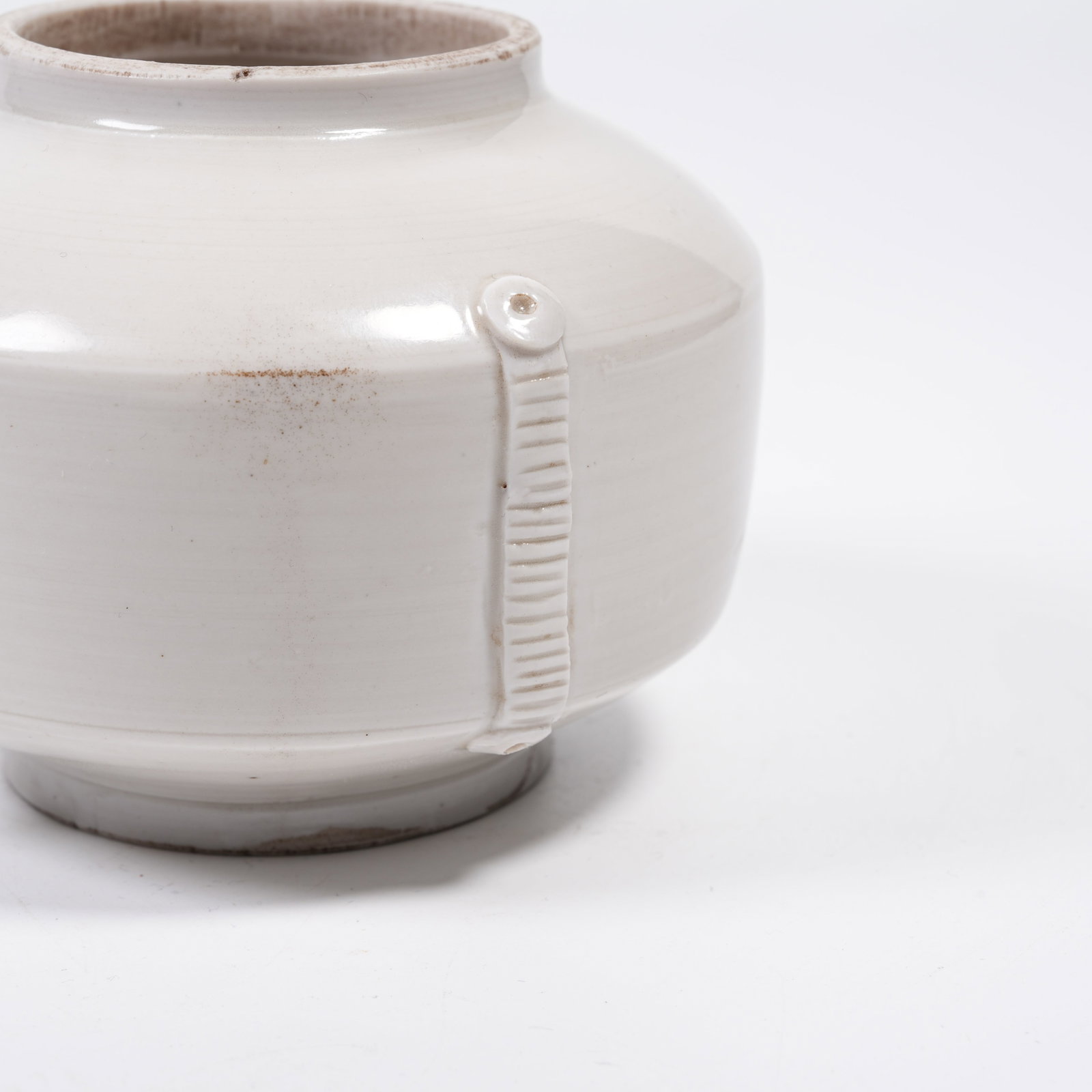 A DINGYAO FOUR-LOOP JAR - 6