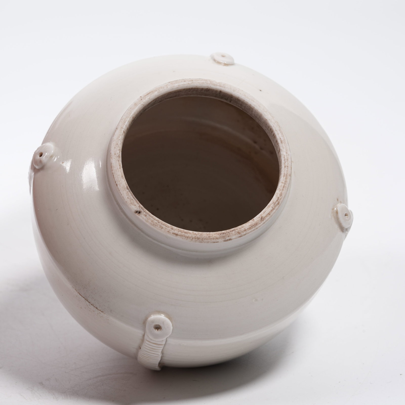A DINGYAO FOUR-LOOP JAR - 7