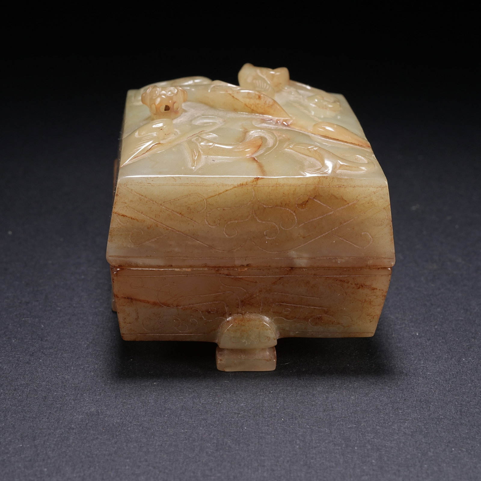 A ANCIENT JADE RECTANGULAR LIDDED BOX WITH CHILONG PATTERN - 2