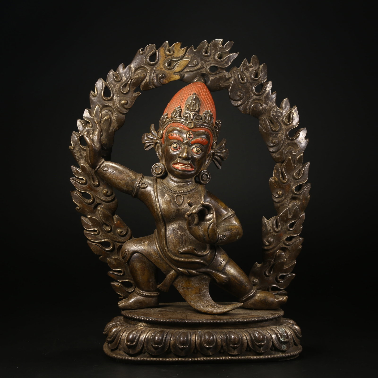 A GILT SILVER BRONZE STATUE OF VAJRASATTVA BODHISATTVA: Gilt silver bronze statue of Vajrasattva Bodhisattva