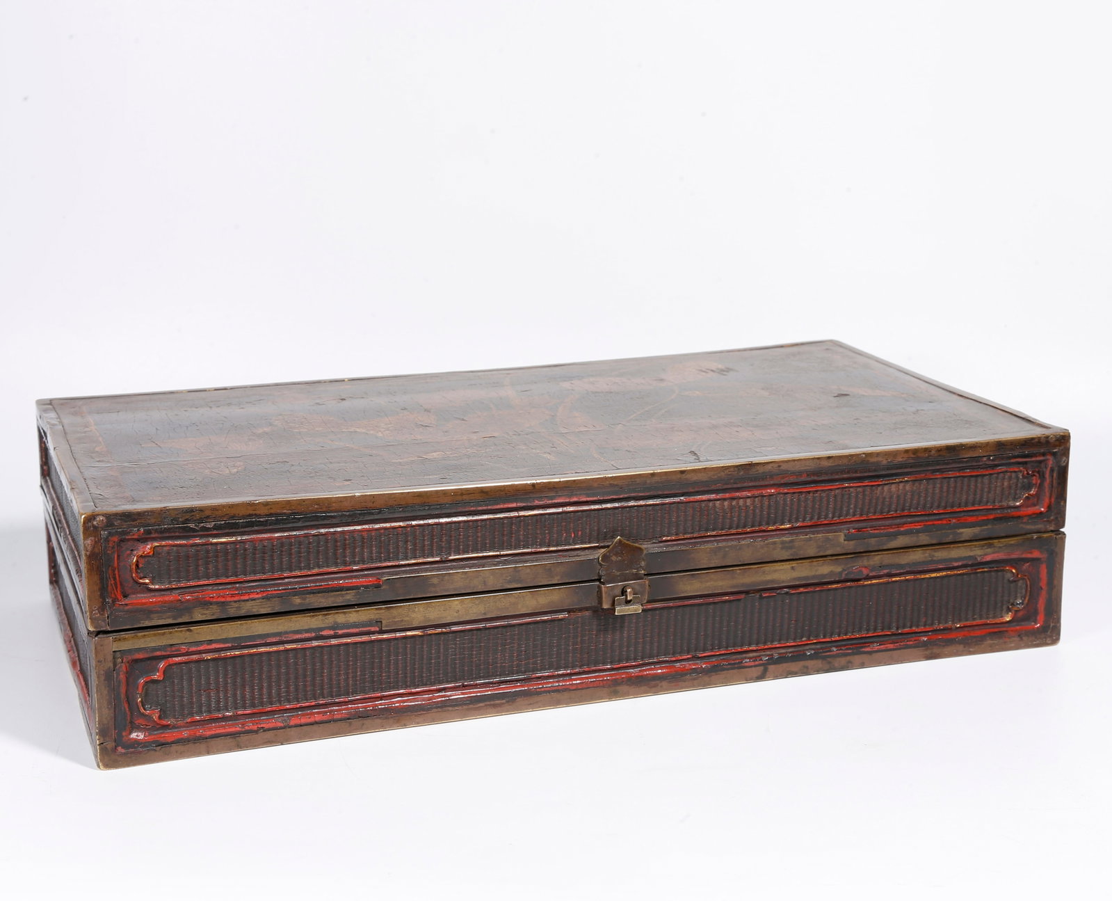 A GILDED LACQUER COVERED BOX WITH FLOWER AND BIRD PATTERN: Gilded Lacquer Covered Box with Flower and Bird Pattern