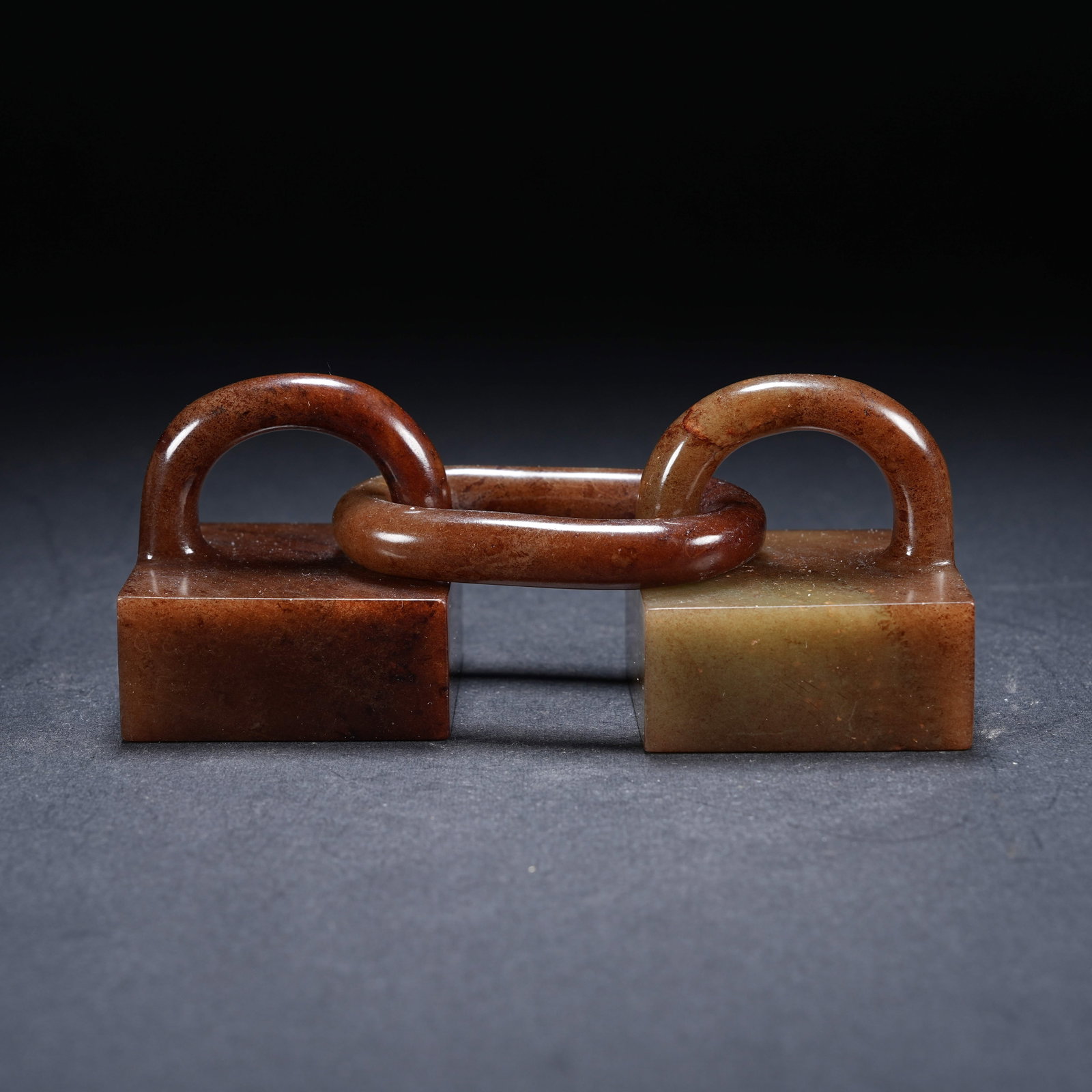 A ARCHAIC JADE DOUBLE LINKED SEAL: Archaic Jade Double Linked Seal
