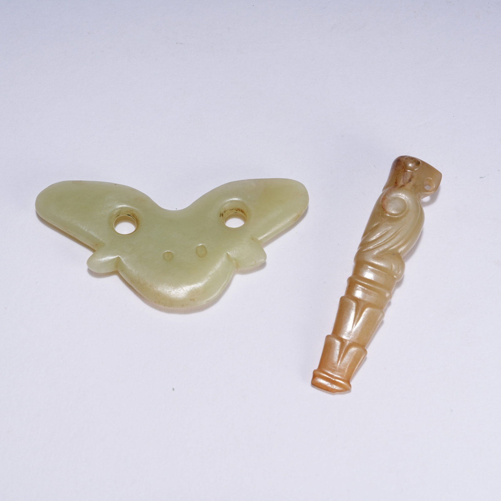 A SET OF ANCIENT JADE PENDANTS (1 of 8)