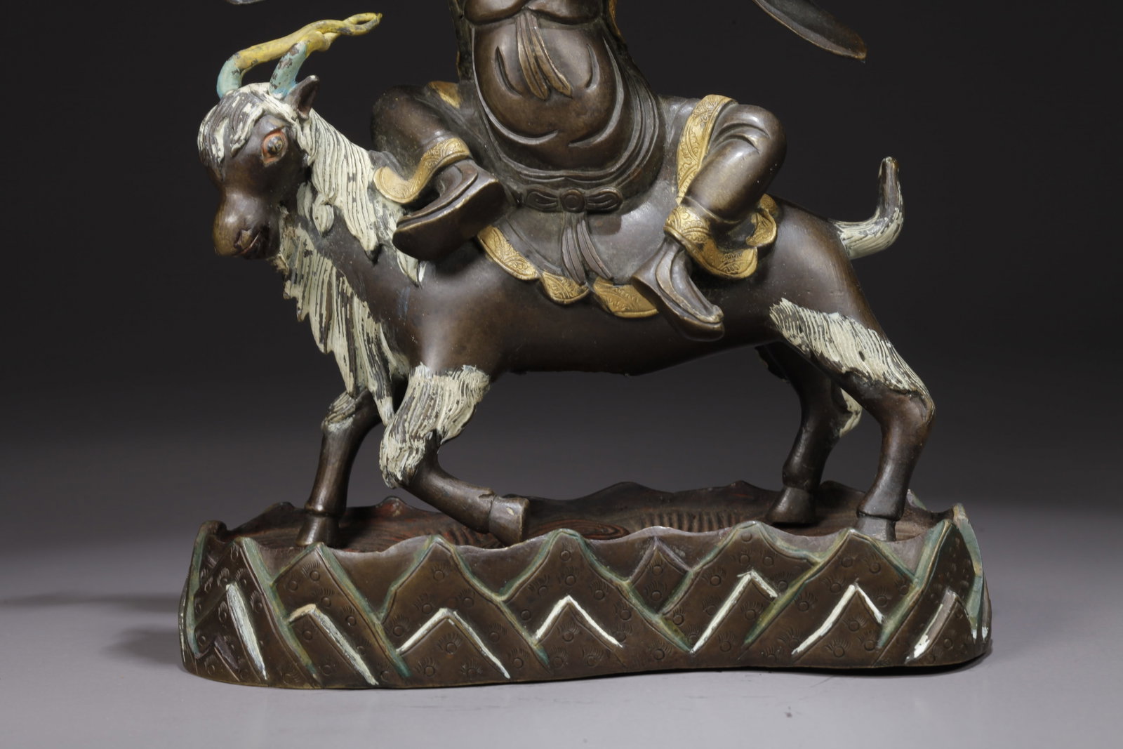 A GILDED BRONZE PROTECTOR DEITY STATUE - 3
