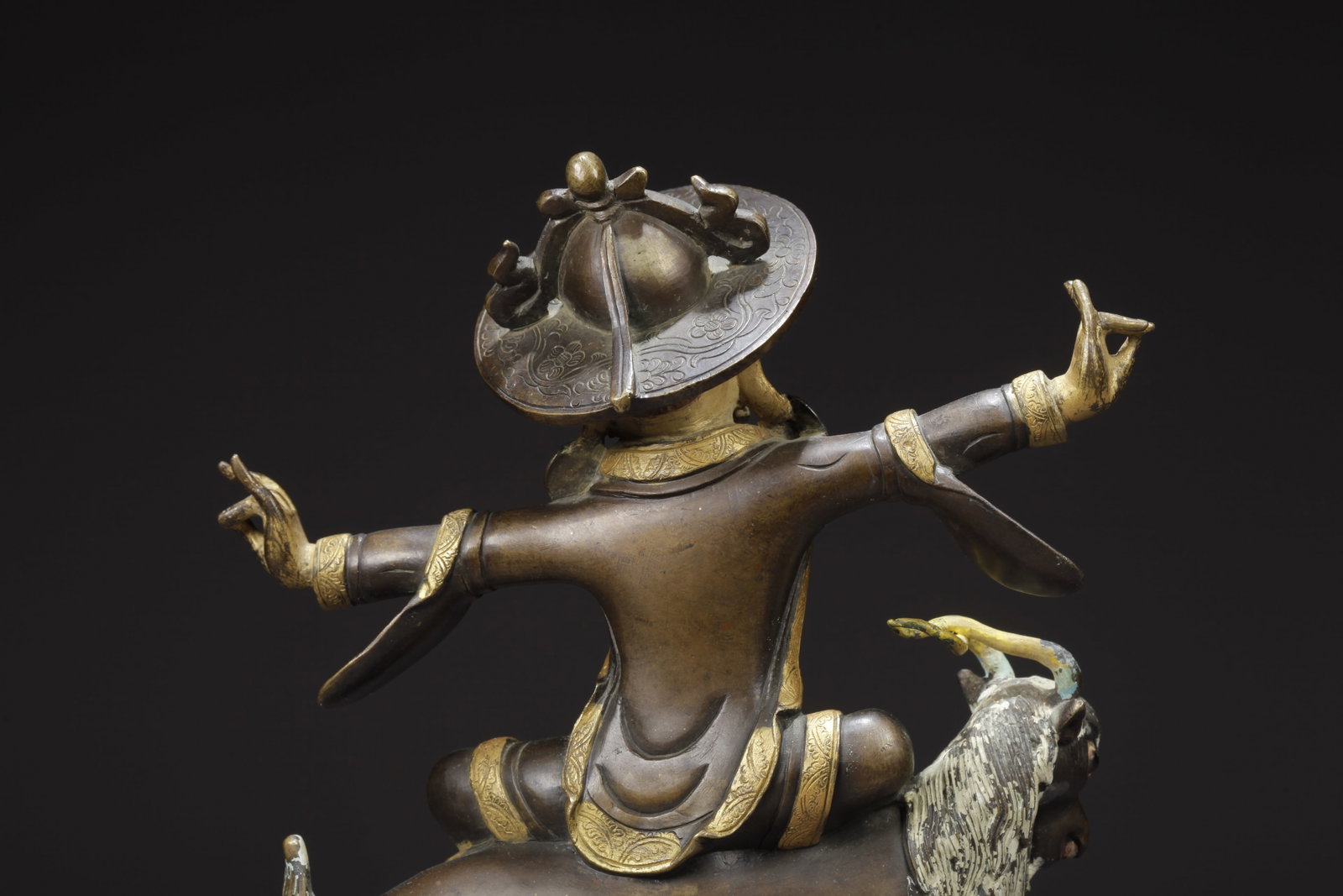 A GILDED BRONZE PROTECTOR DEITY STATUE - 6