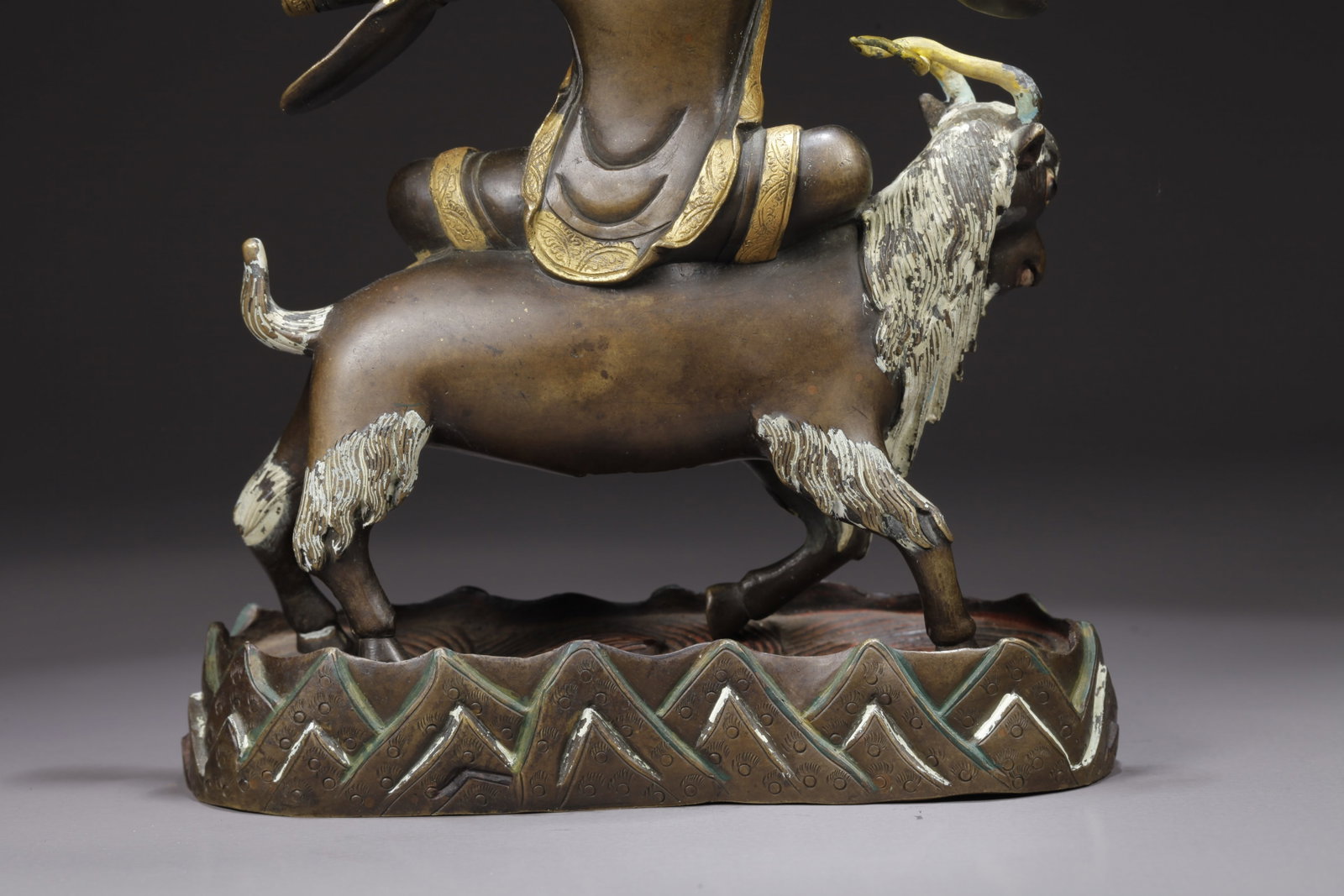 A GILDED BRONZE PROTECTOR DEITY STATUE - 7