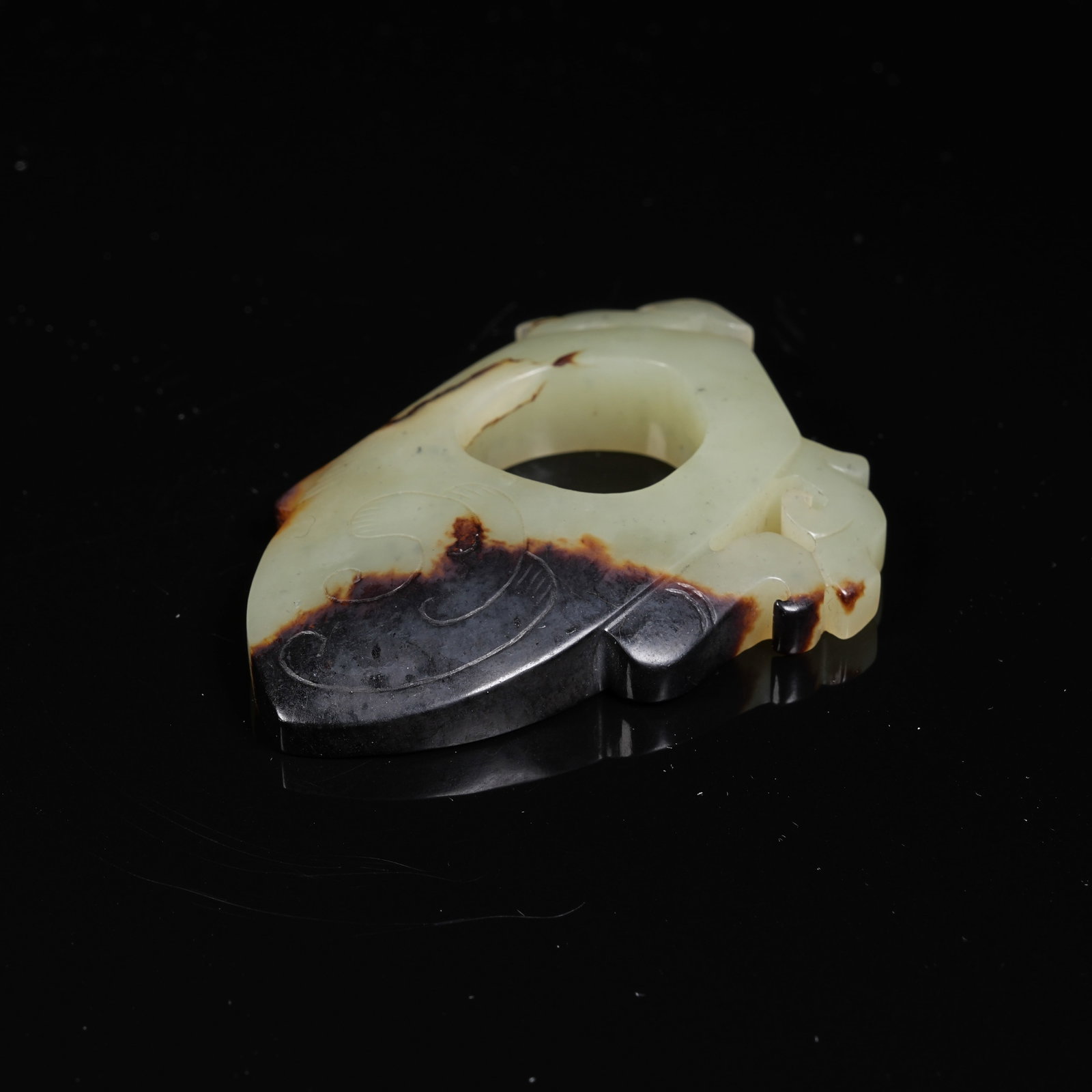 A ARCHAIC JADE HEART-SHAPED PENDANT: Archaic Jade Heart-shaped Pendant