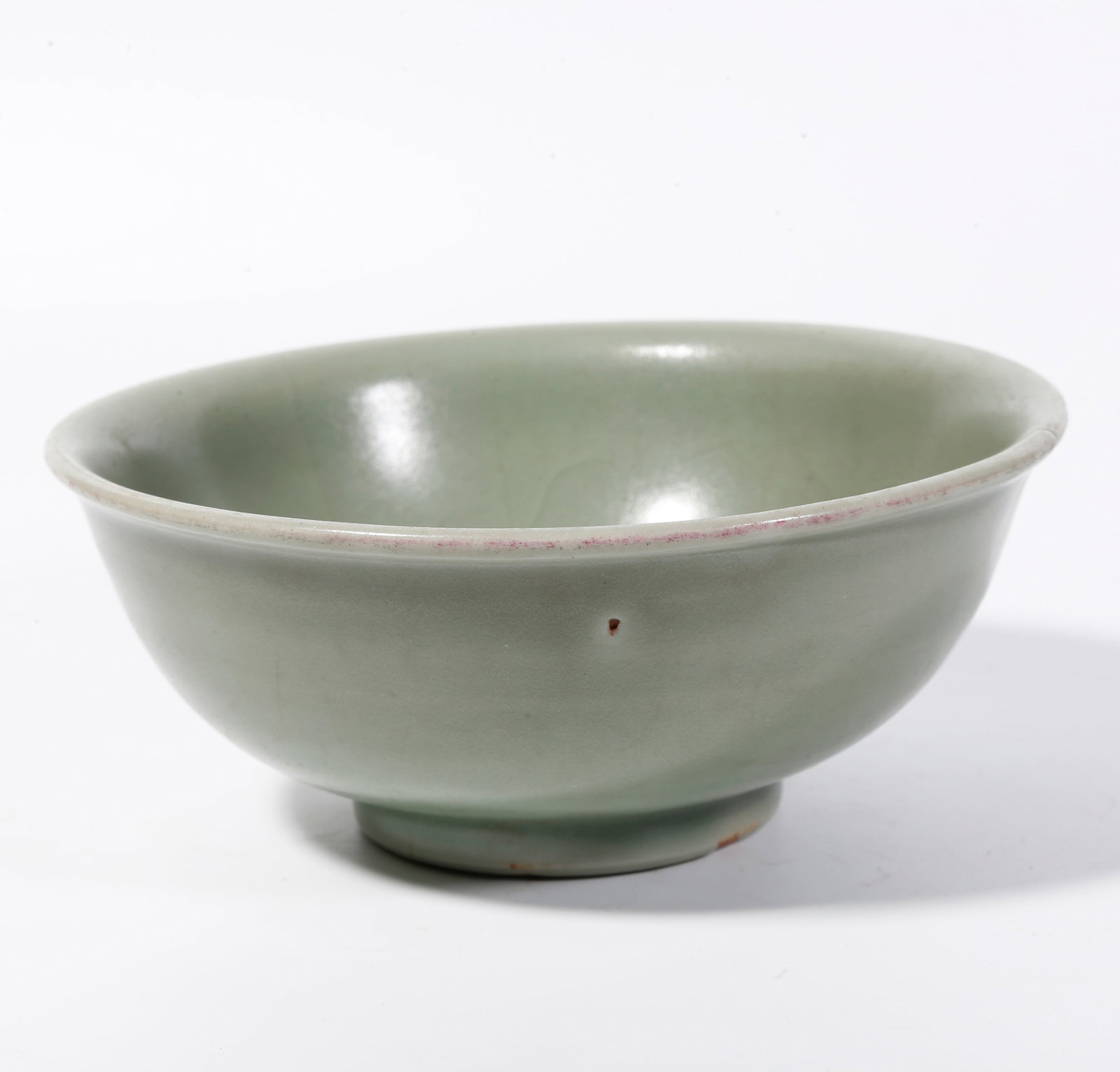 A LONGQUAN KILN FLORAL PATTERN BOWL (1 of 9)