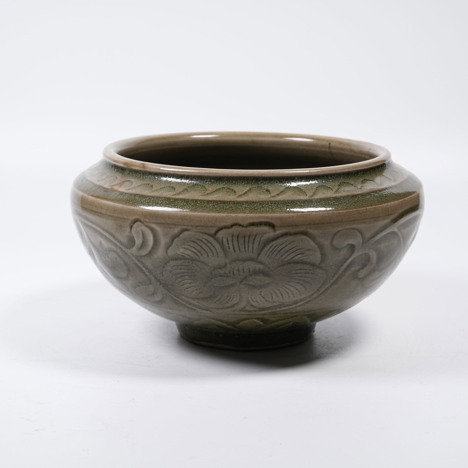 A YAOZHOUYAO BOWL-SHAPED CENSER WITH INCISED PATTERNS: Yaozhouyao Bowl-shaped Censer with Incised Patterns