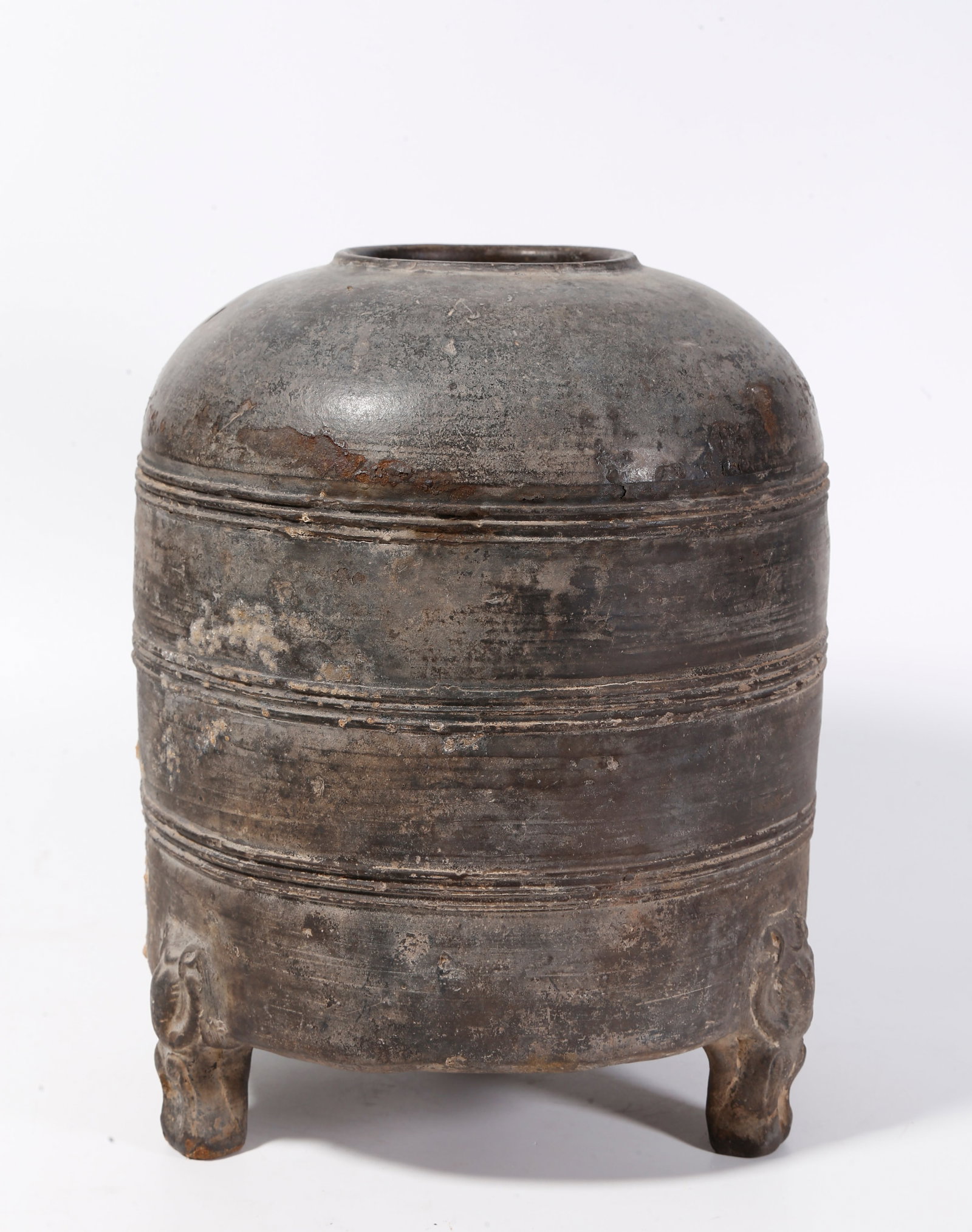 A BLACK POTTERY GRANARY JAR WITH STRING PATTERN (1 of 9)