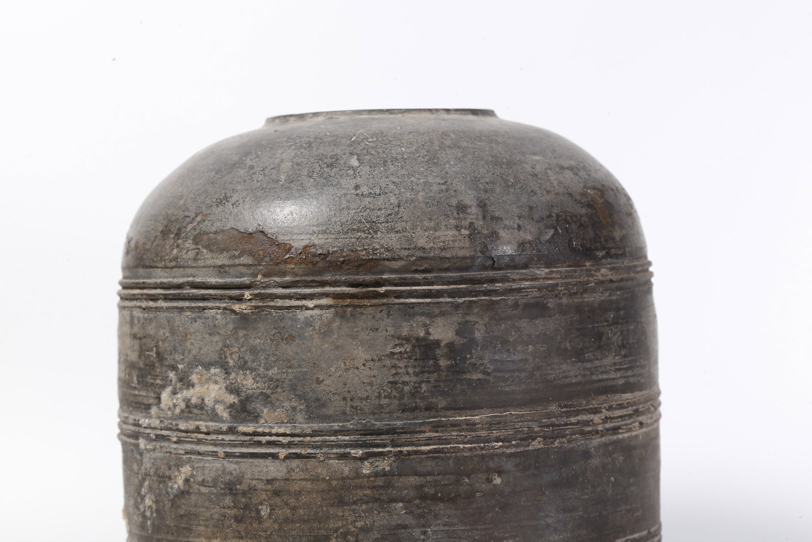 A BLACK POTTERY GRANARY JAR WITH STRING PATTERN - 2