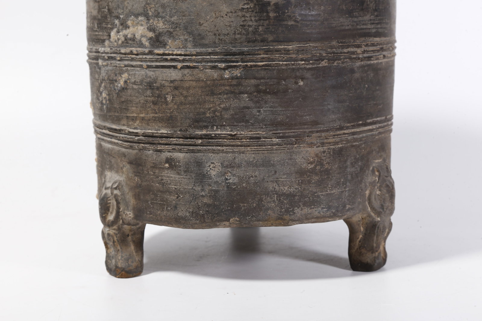 A BLACK POTTERY GRANARY JAR WITH STRING PATTERN - 3