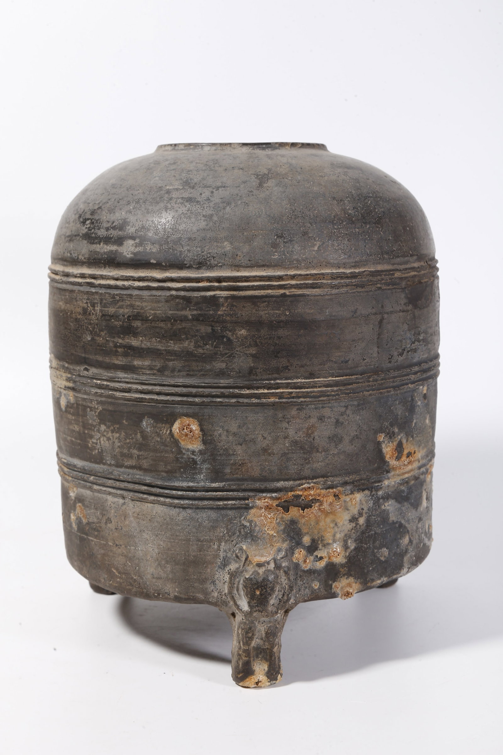 A BLACK POTTERY GRANARY JAR WITH STRING PATTERN - 6