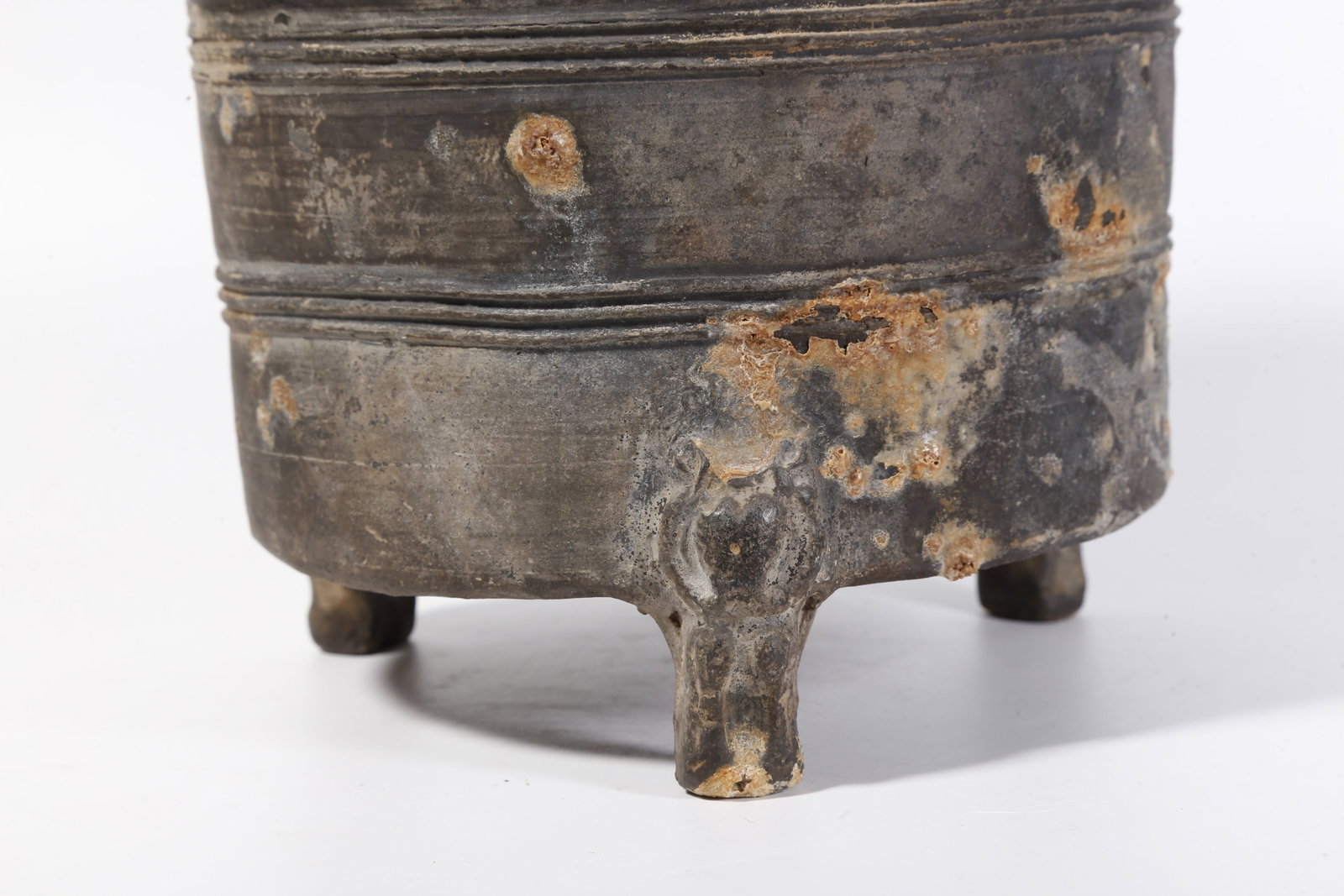A BLACK POTTERY GRANARY JAR WITH STRING PATTERN - 7