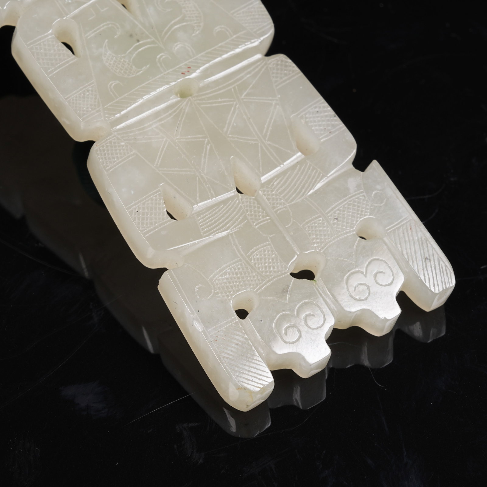 A NEPHRITE DANCER PENDANT - 3