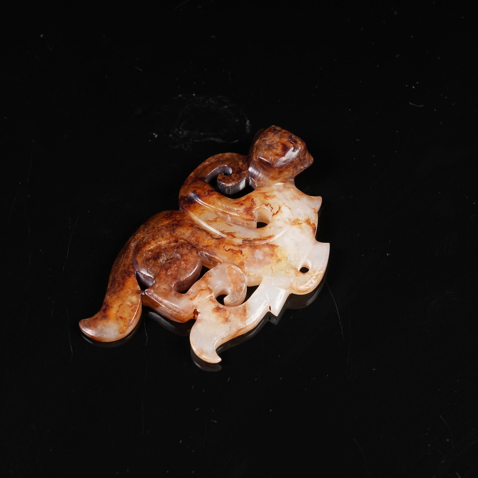 A ARCHAIC JADE CHI DRAGON PENDANT (1 of 9)