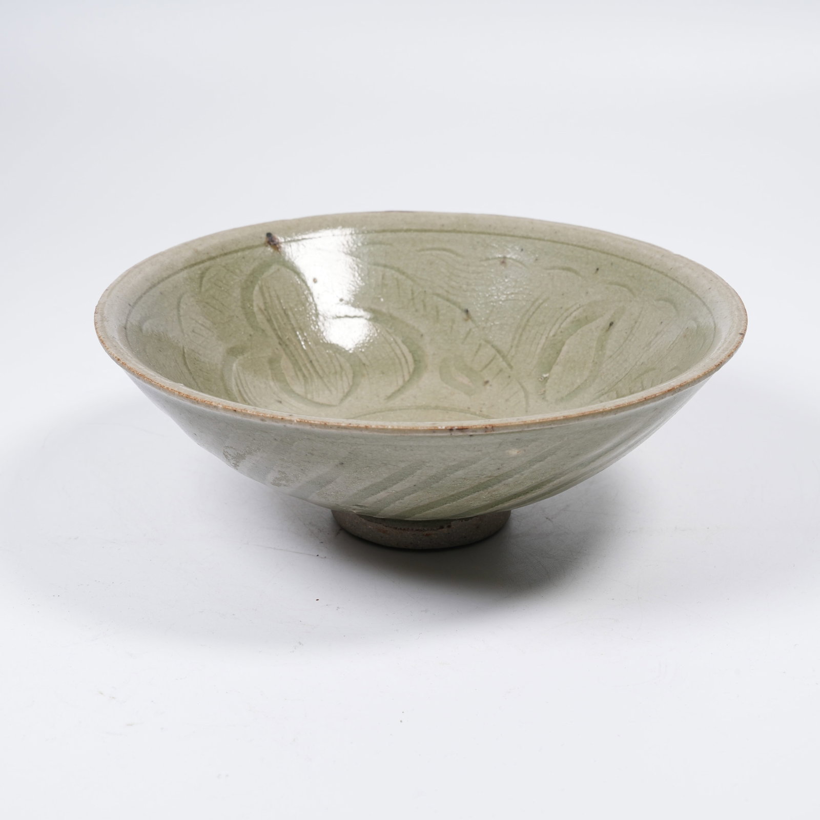 A YAOZHOUYAO BOWL WITH INCISED PATTERNS: Yaozhouyao Bowl with Incised Patterns