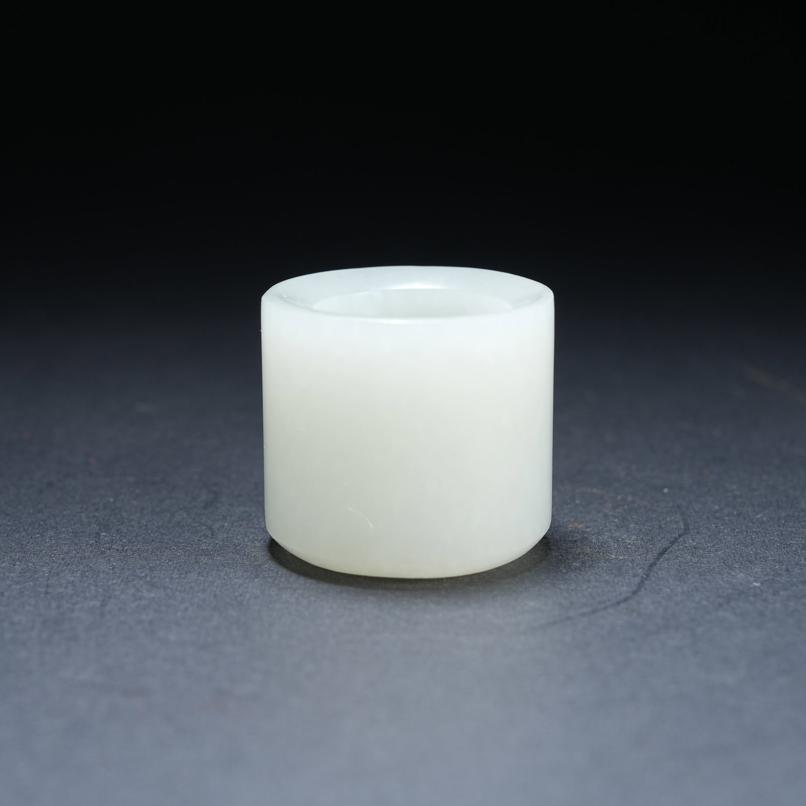 A HETIAN JADE THUMB RING (1 of 10)
