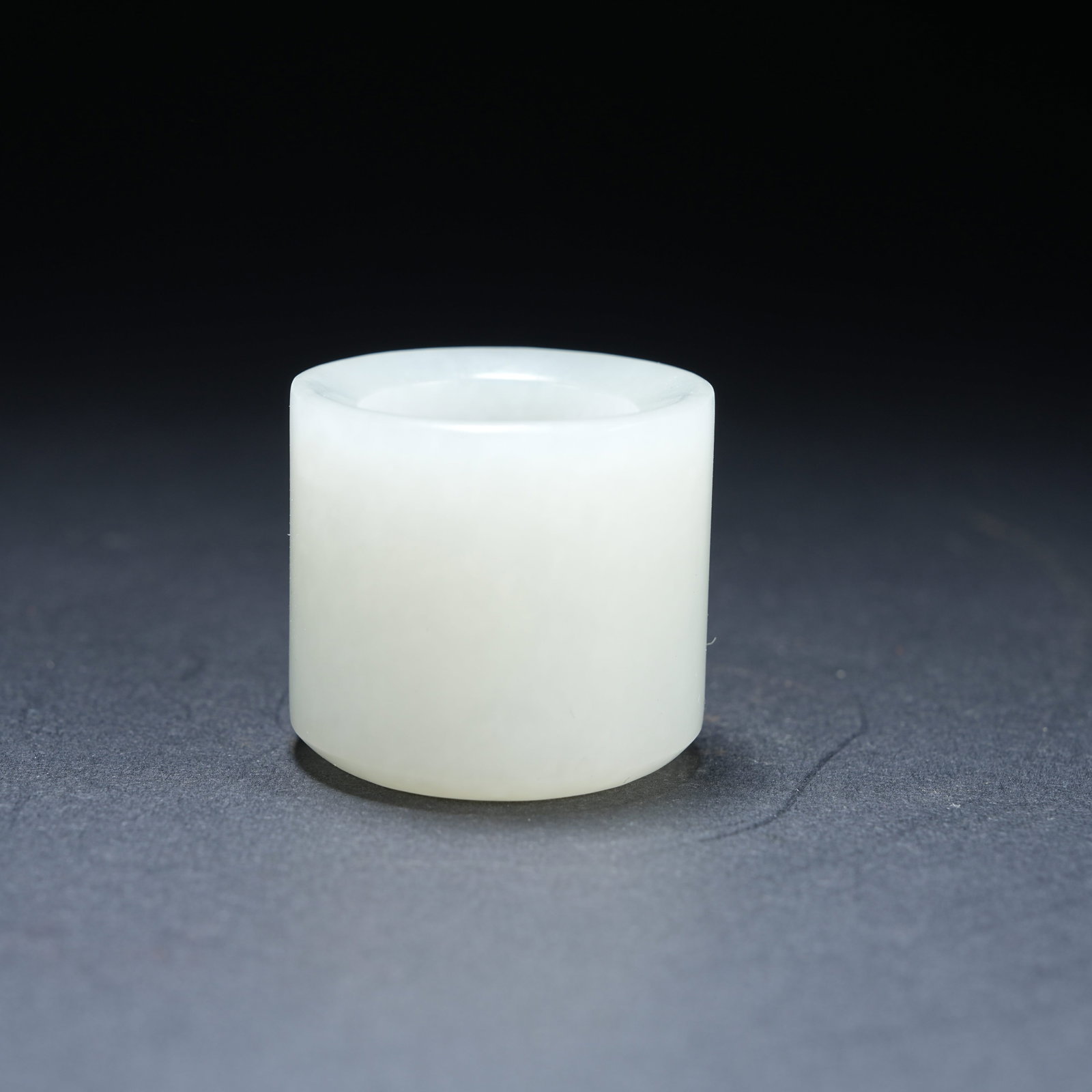 A HETIAN JADE THUMB RING - 2