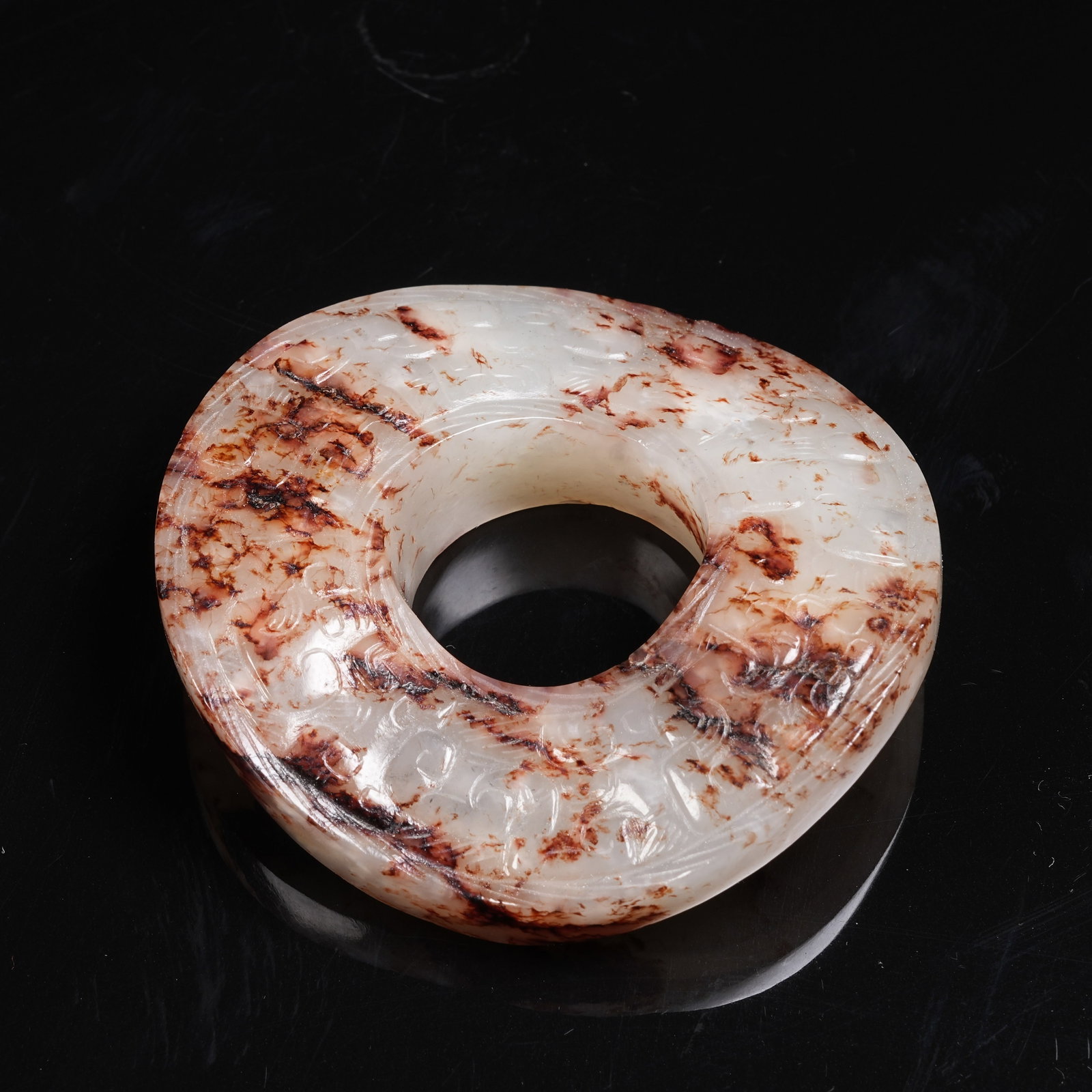 A ARCHAIC JADE BI DISC WITH INTERLOCKING CLOUD PATTERN - 10
