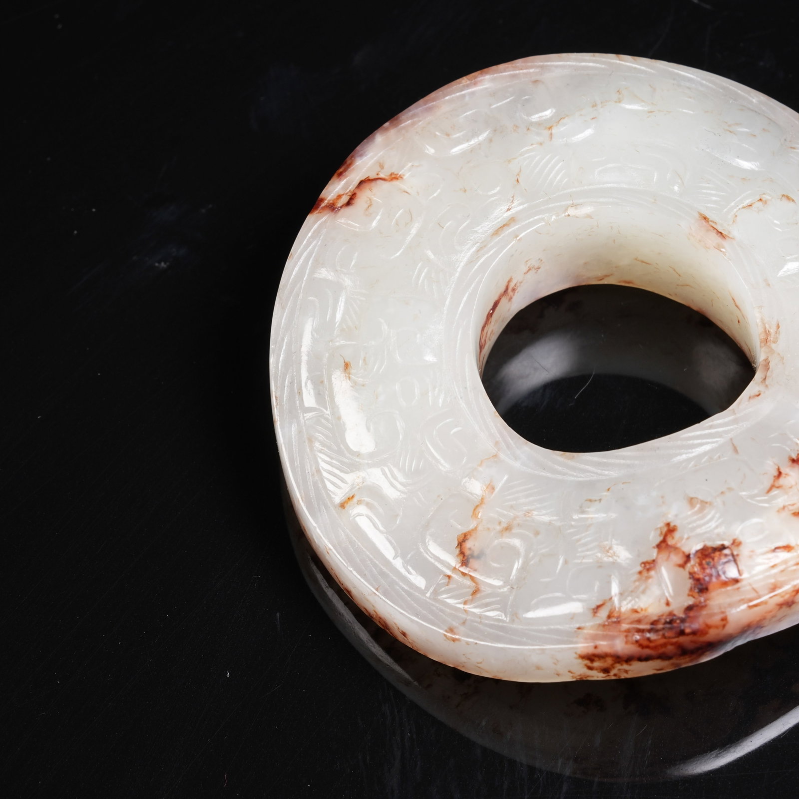 A ARCHAIC JADE BI DISC WITH INTERLOCKING CLOUD PATTERN - 2