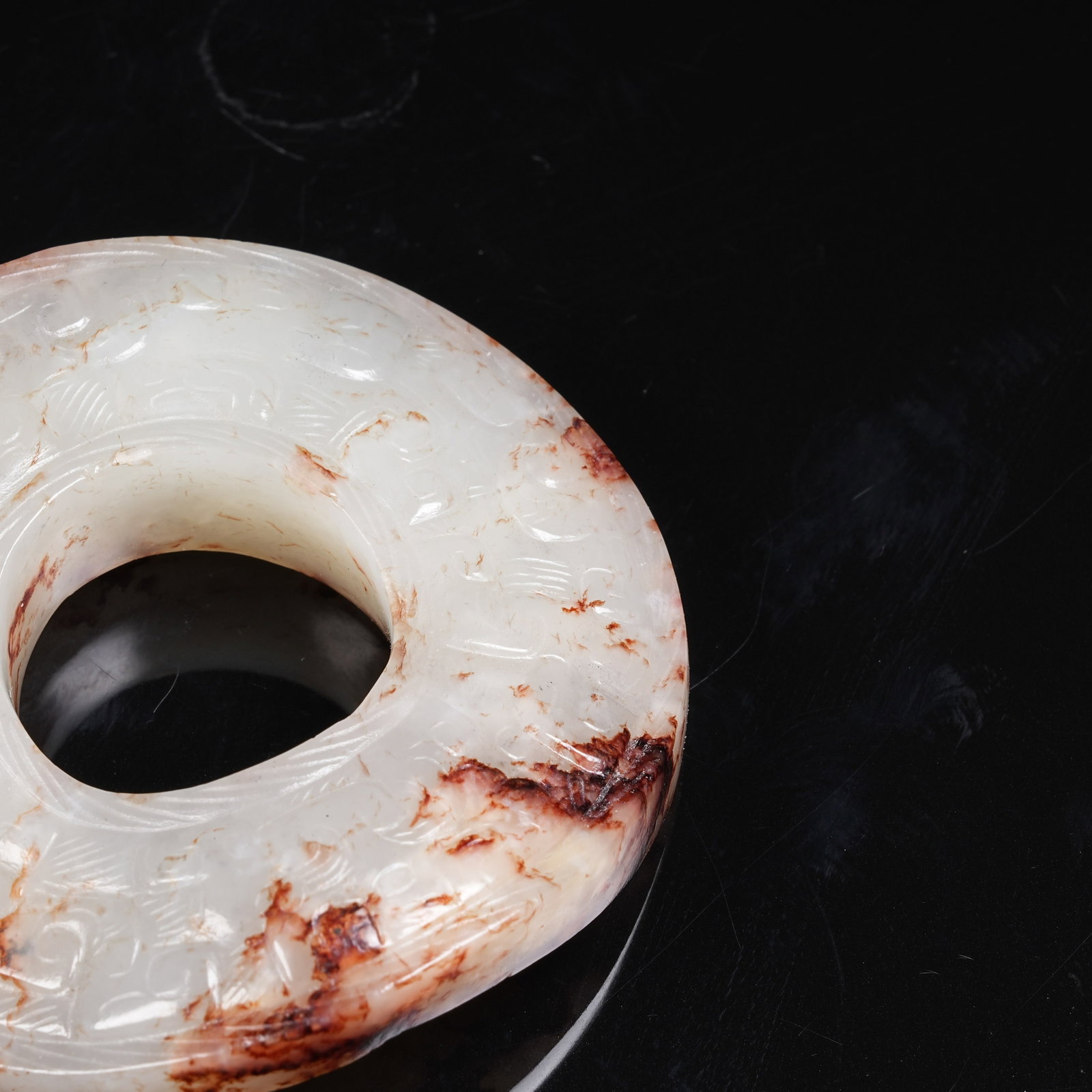 A ARCHAIC JADE BI DISC WITH INTERLOCKING CLOUD PATTERN - 3