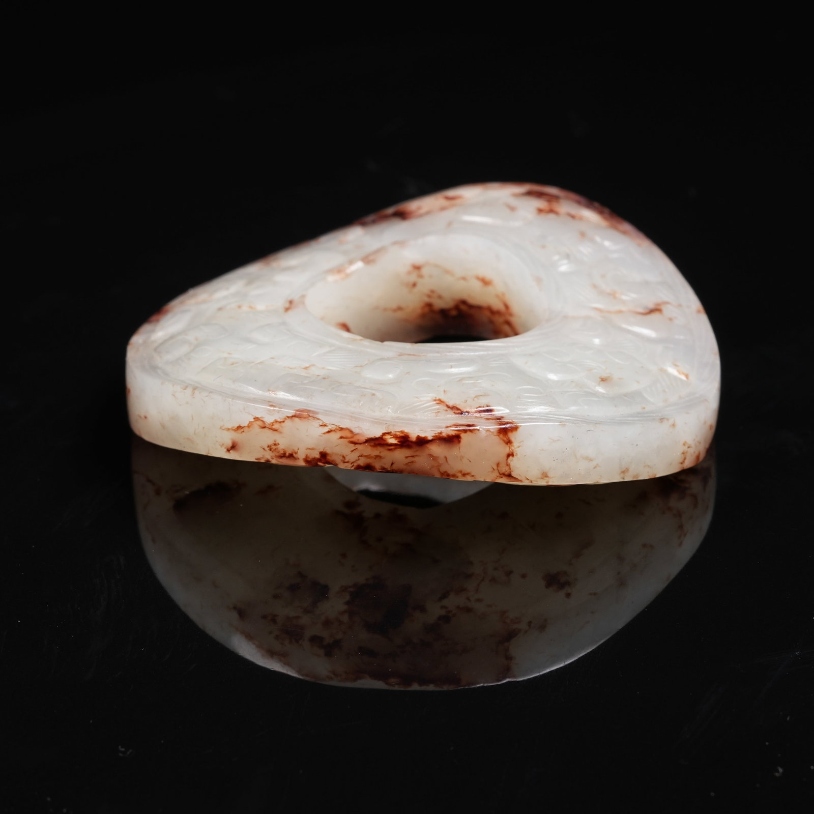 A ARCHAIC JADE BI DISC WITH INTERLOCKING CLOUD PATTERN - 7
