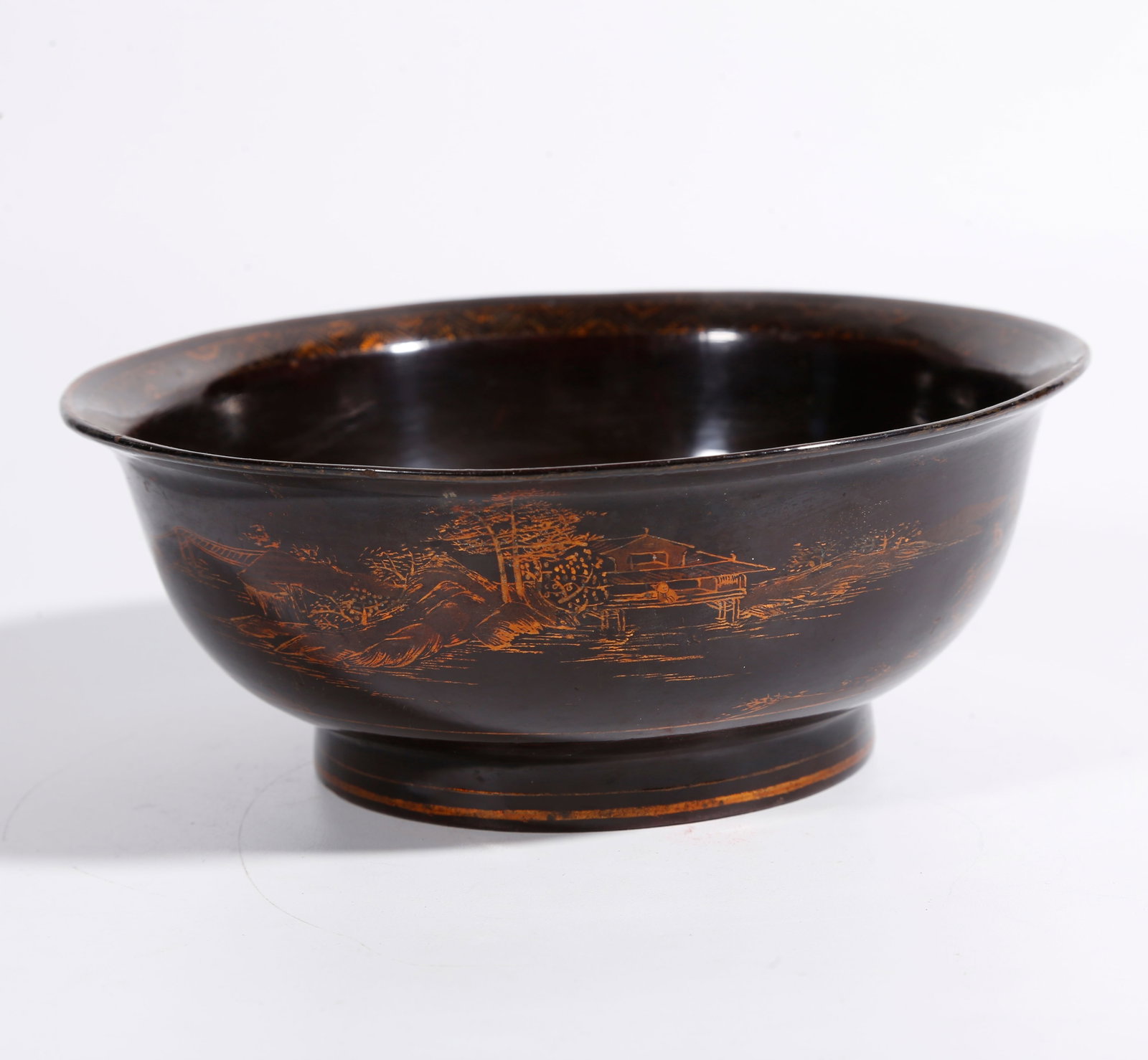 A GILT LACQUER BOWL WITH LANDSCAPE PATTERN (1 of 9)