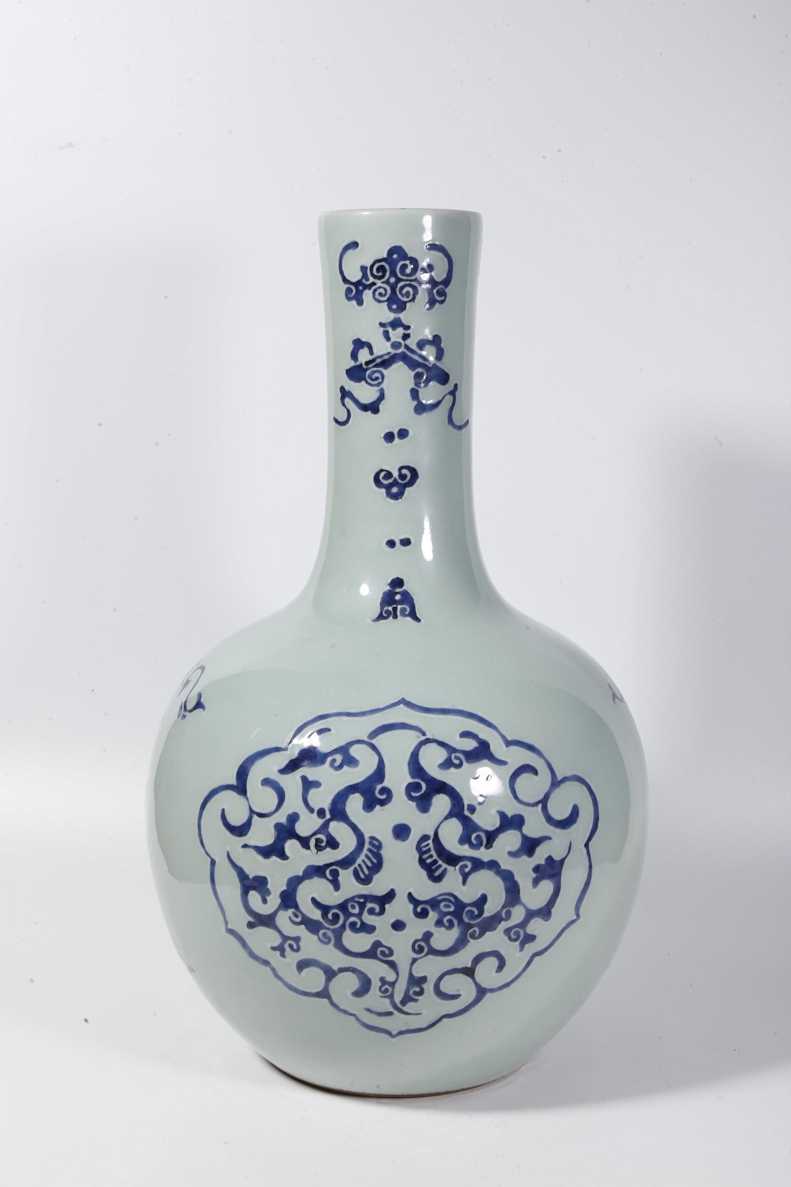 A POWDER GREEN GLAZE BLUE-RELIEF KUI DRAGON PATTERN CELESTIAL SPHERE VASE (1 of 9)