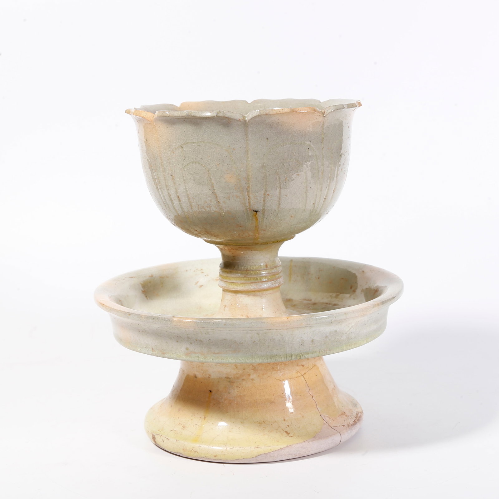 A CELADON FLORAL-RIMMED STEM CUP STAND: Celadon Floral-rimmed Stem Cup Stand