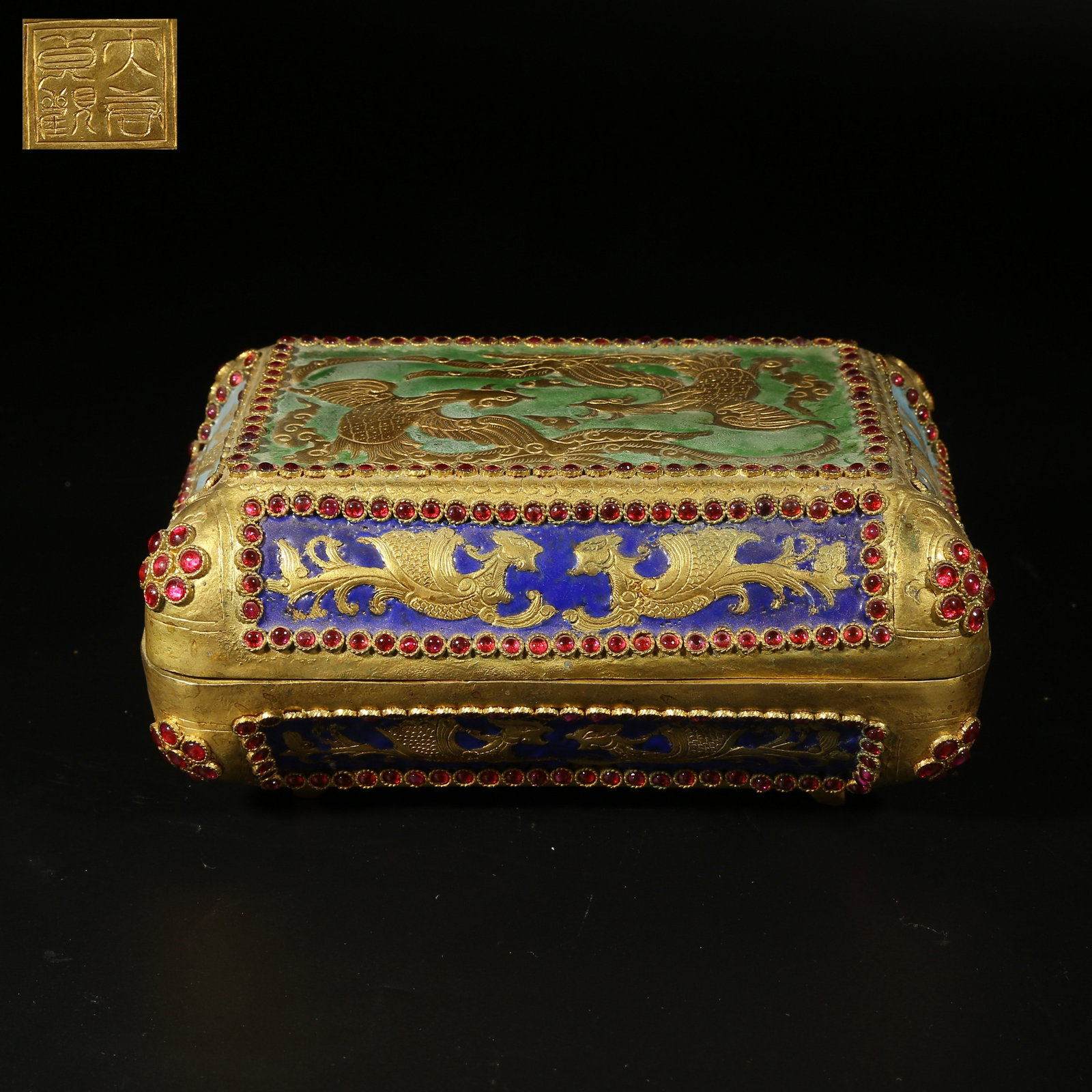 A GILT BRONZE ENAMELLED COVERED BOX WITH INLAID GEMSTONES AND PHOENIX DESIGN: Gilt Bronze Enamelled Covered Box with Inlaid Gemstones and Phoenix Design