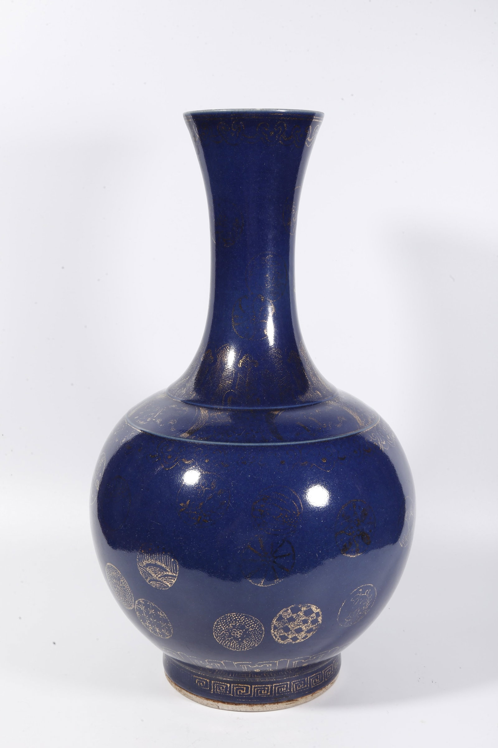 A SKY BLUE GLAZE GILT BALL FLOWER PATTERN APPRECIATION VASE: Sky Blue Glaze Gilt Ball Flower Pattern Appreciation Vase