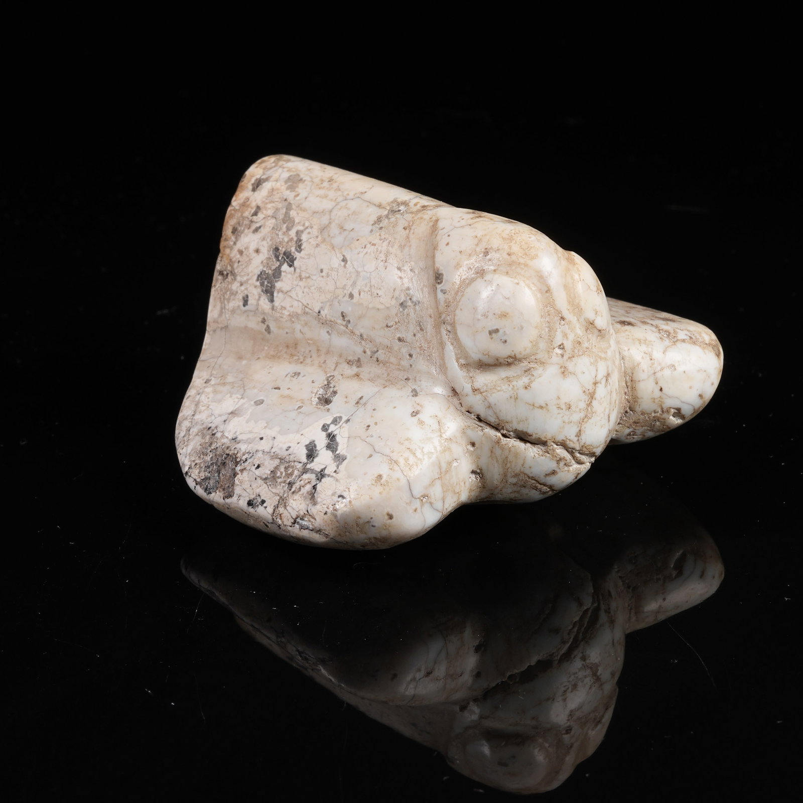 A ARCHAIC JADE OWL (1 of 8)