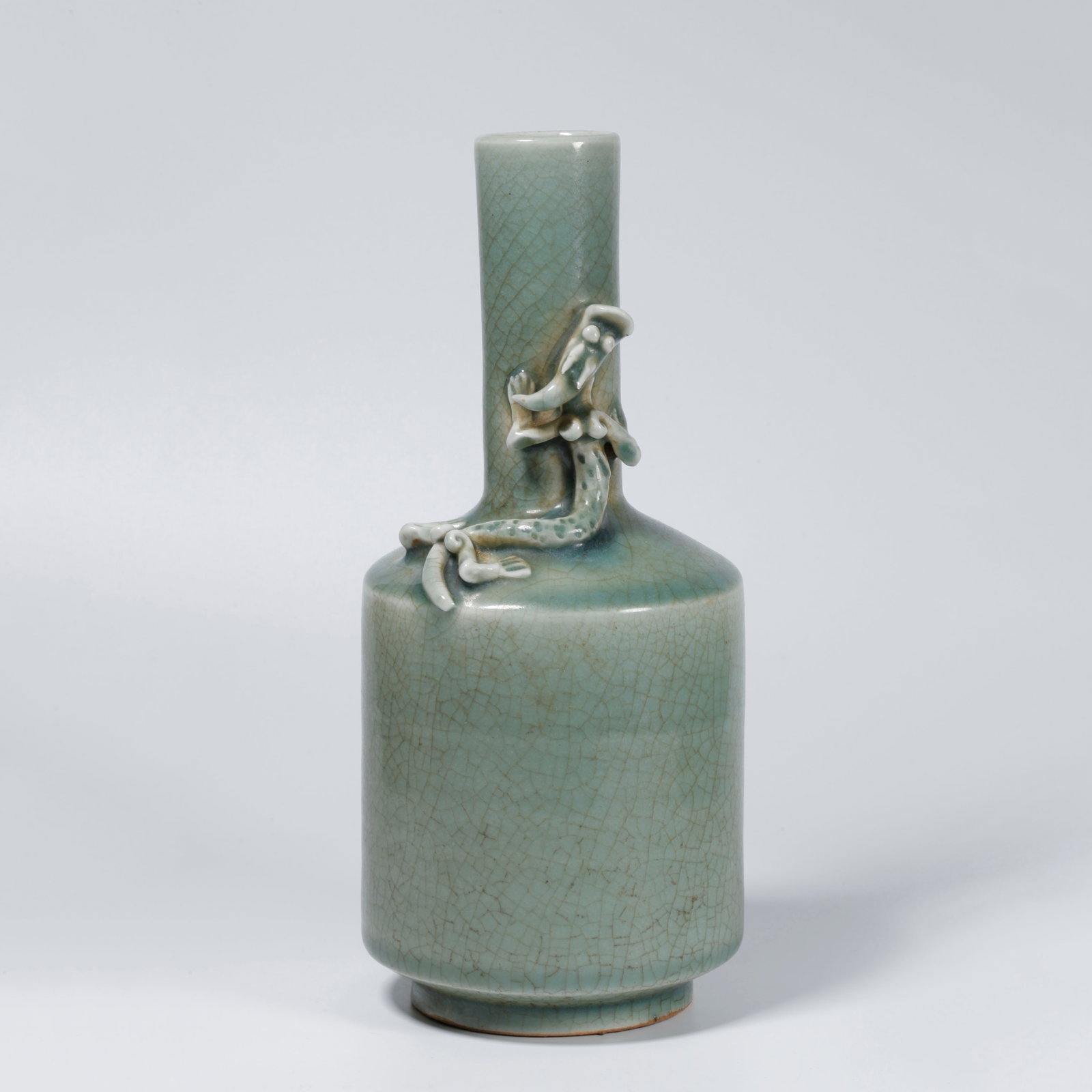 A OFFICIAL KILN DRAGON-PATTERNED APPRECIATION VASE: Official Kiln Dragon-Patterned Appreciation Vase