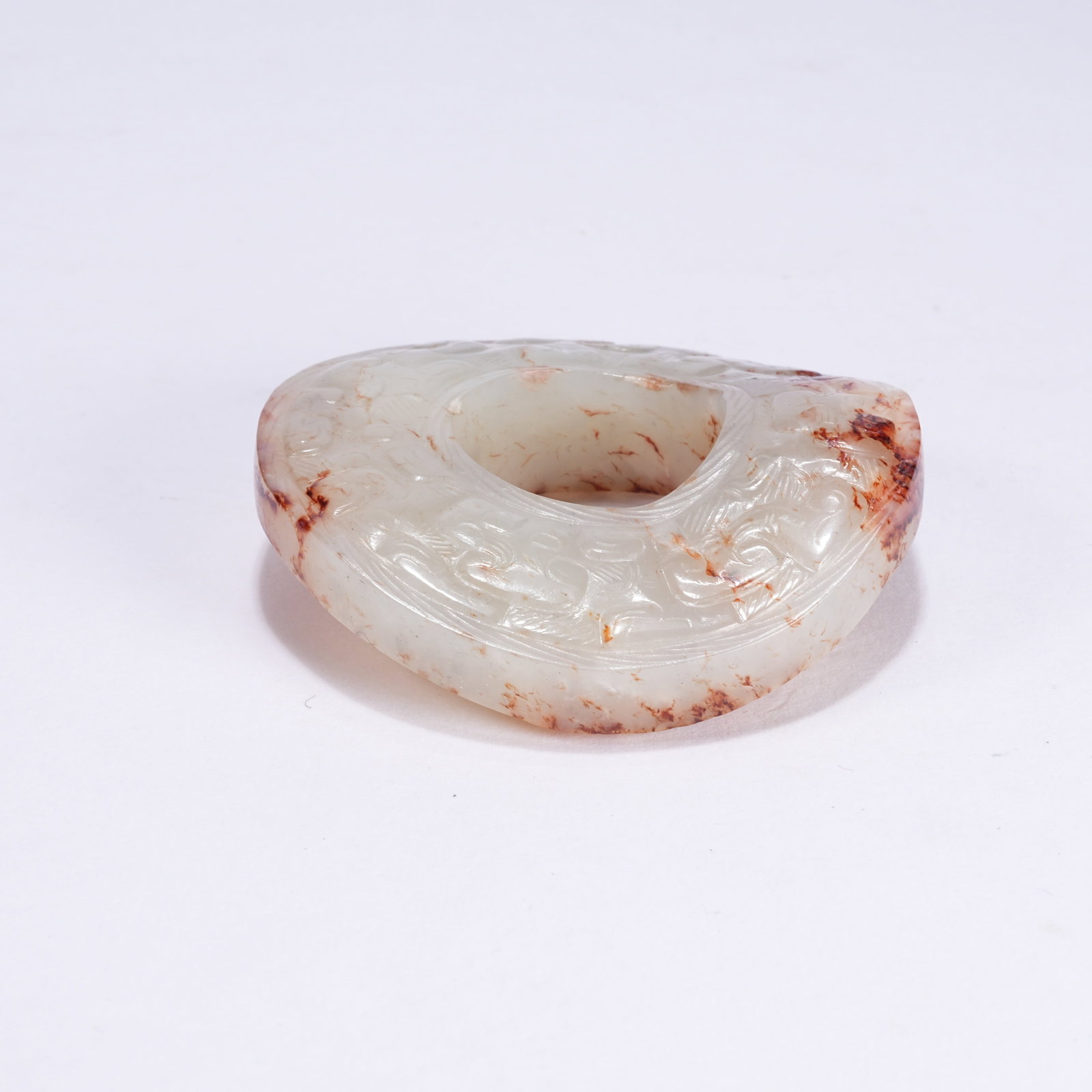 A ANCIENT JADE RING WITH CLOUD SCROLL PATTERN - 3