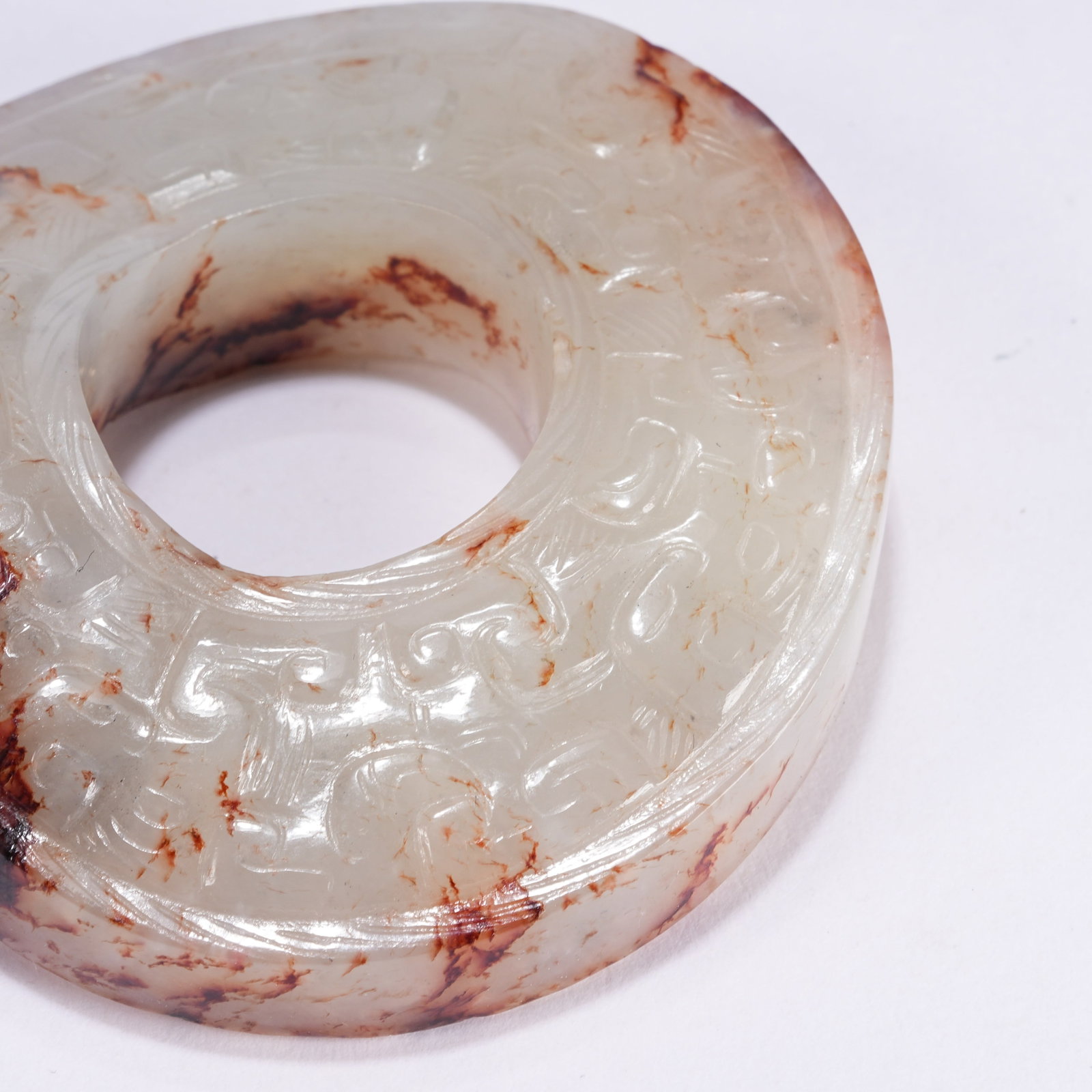 A ANCIENT JADE RING WITH CLOUD SCROLL PATTERN - 5