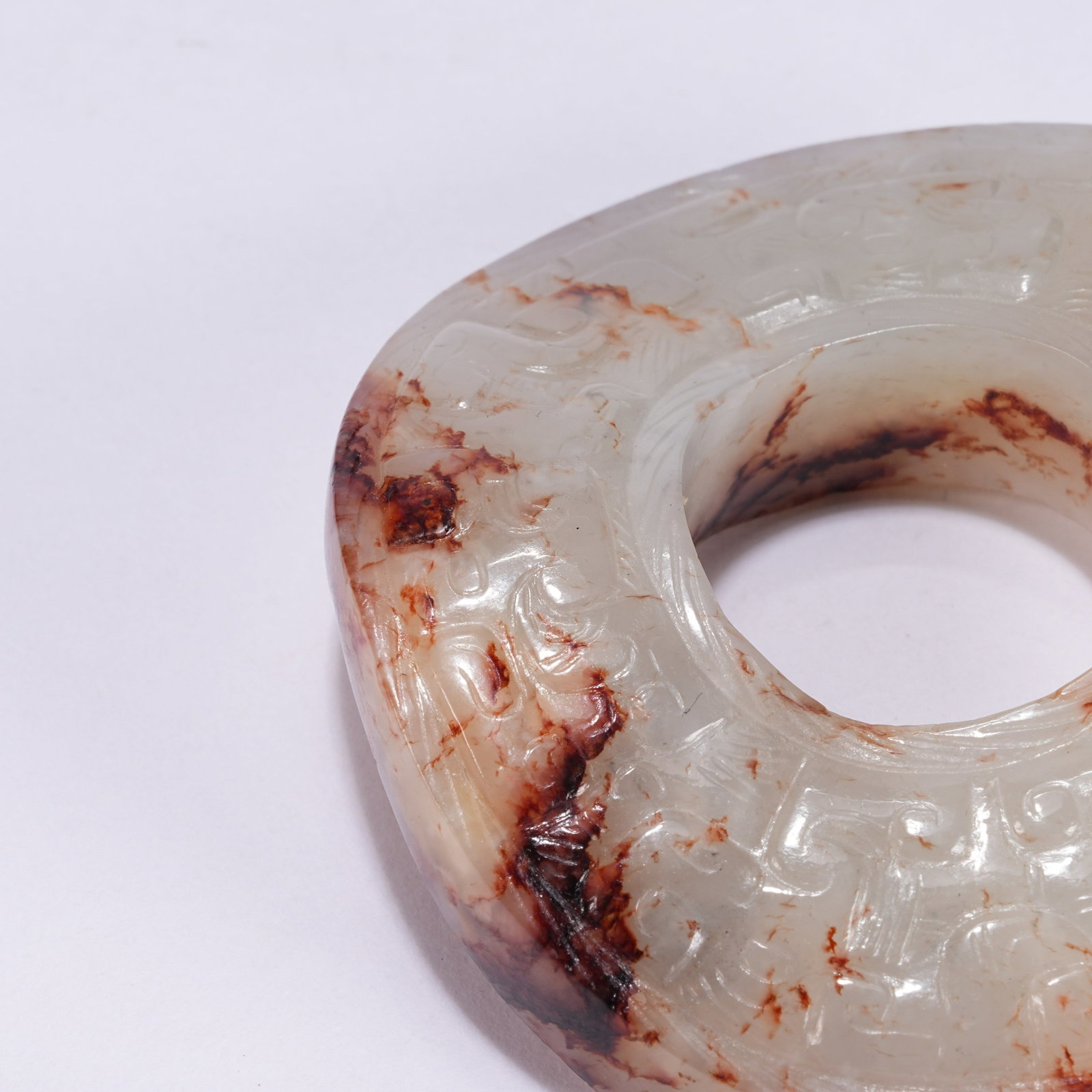 A ANCIENT JADE RING WITH CLOUD SCROLL PATTERN - 6