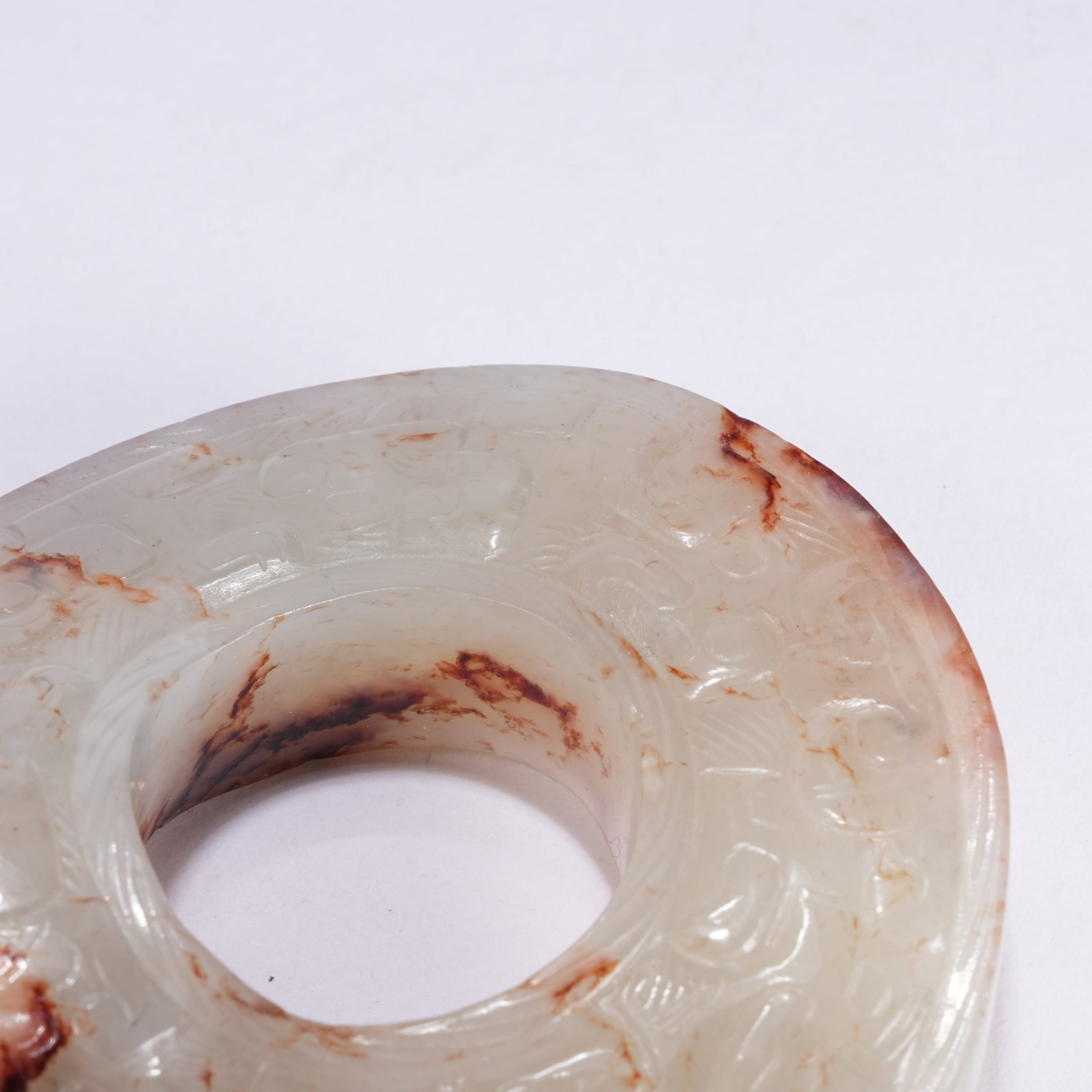 A ANCIENT JADE RING WITH CLOUD SCROLL PATTERN - 7