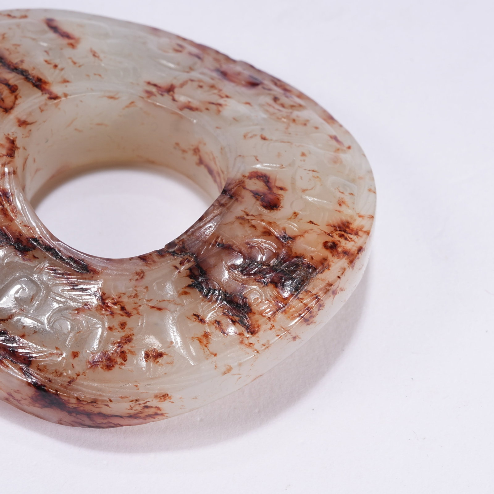 A ANCIENT JADE RING WITH CLOUD SCROLL PATTERN - 8