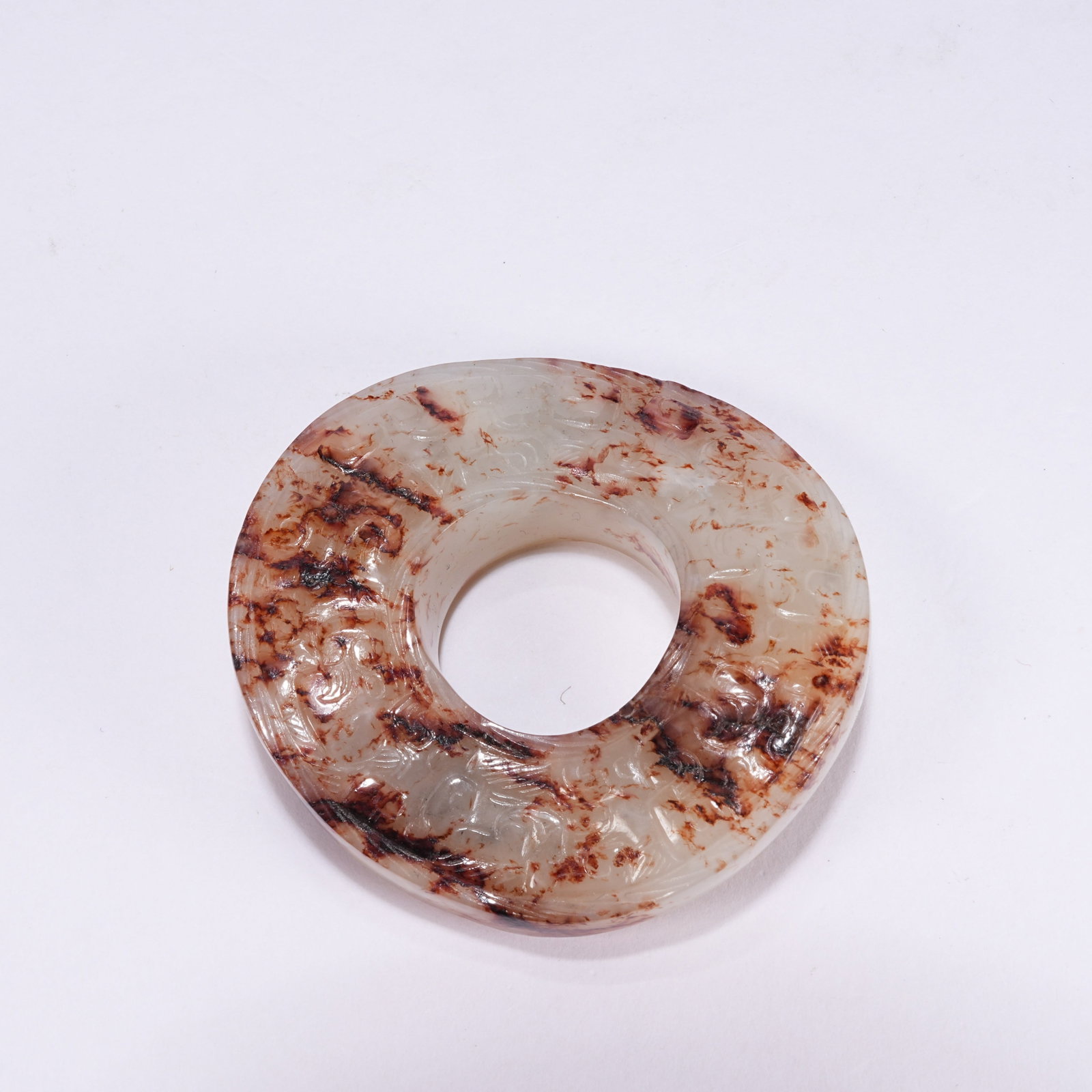 A ANCIENT JADE RING WITH CLOUD SCROLL PATTERN - 9