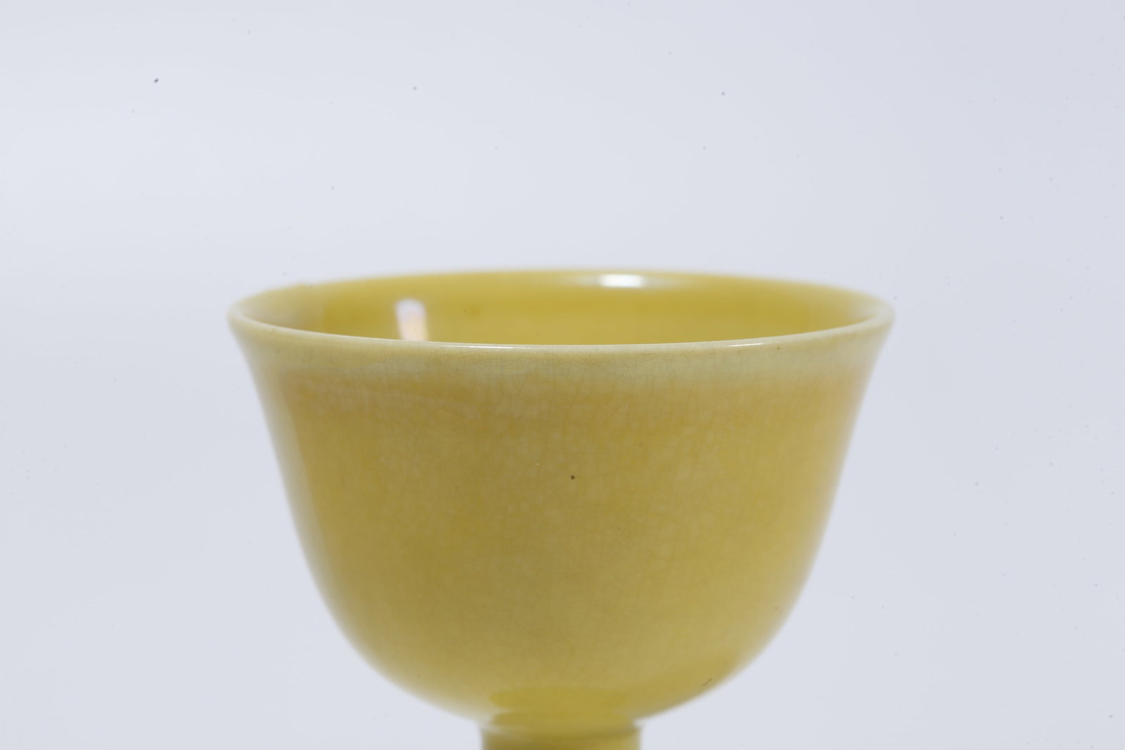 A YELLOW-GLAZED STEM CUP - 2