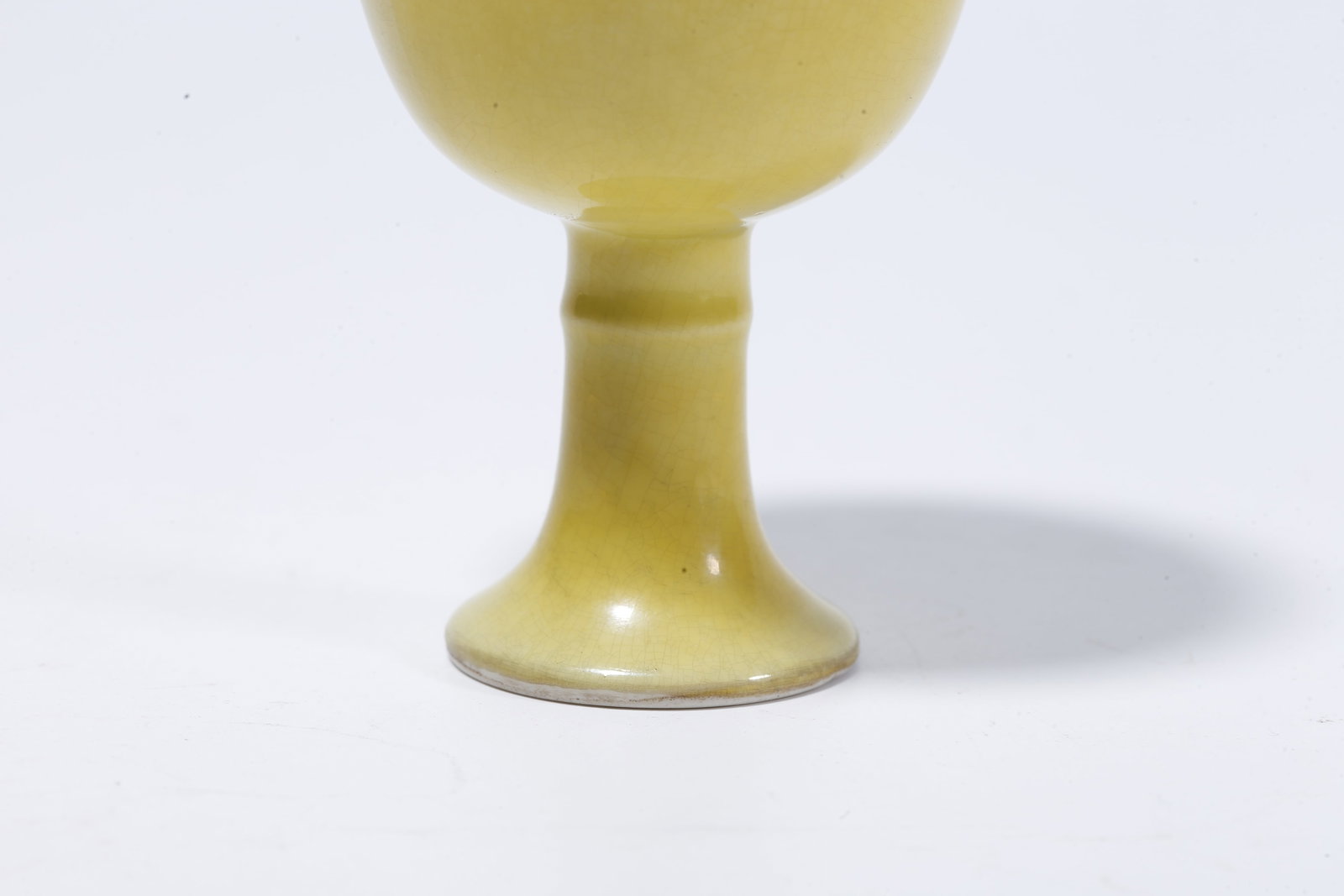 A YELLOW-GLAZED STEM CUP - 3
