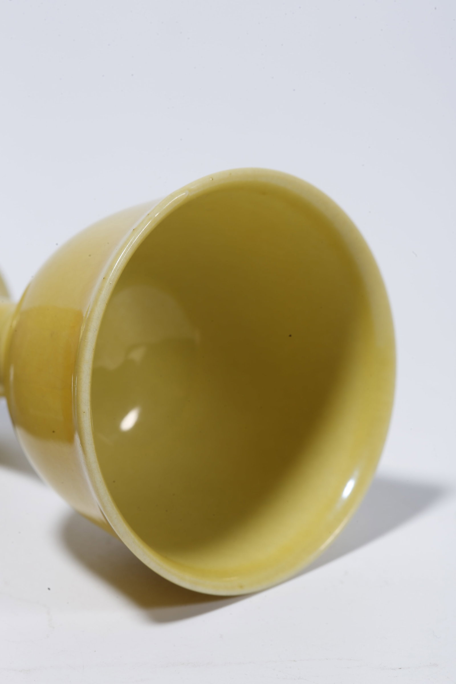 A YELLOW-GLAZED STEM CUP - 8