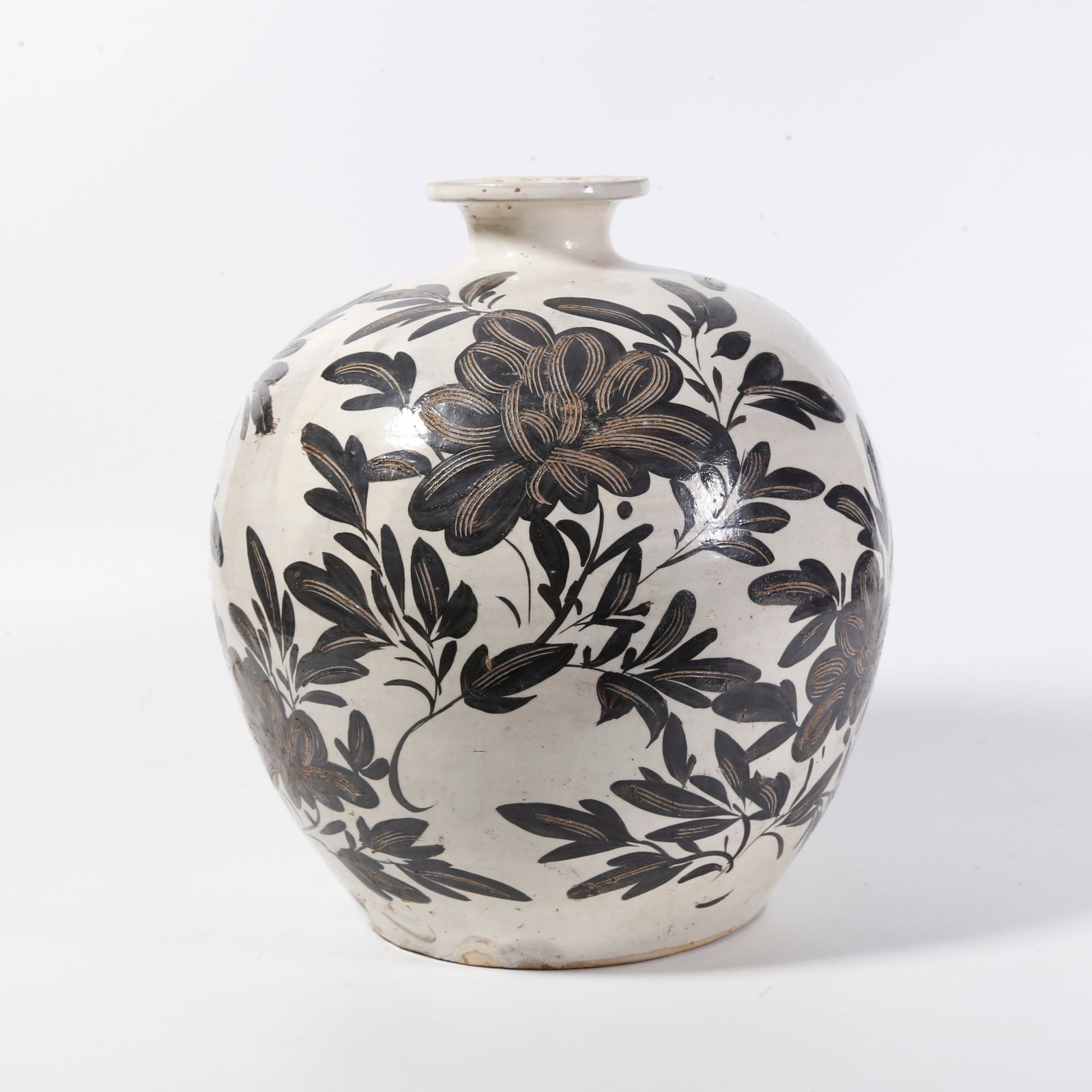 A CIZHOU KILN FLORAL PATTERN DRUM BELLY VASE: Cizhou Kiln Floral Pattern Drum Belly Vase