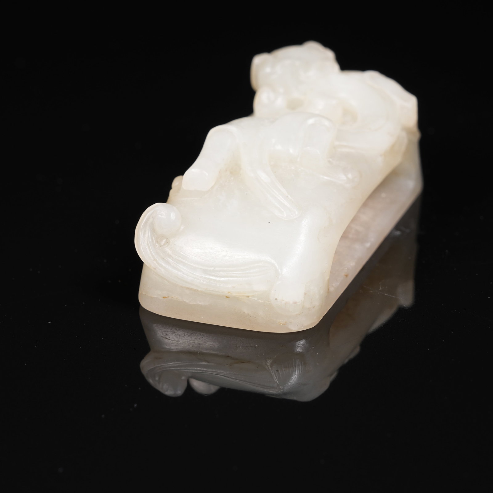 A NEPHRITE SWORD GUARD WITH CHI DRAGON PATTERN - 4