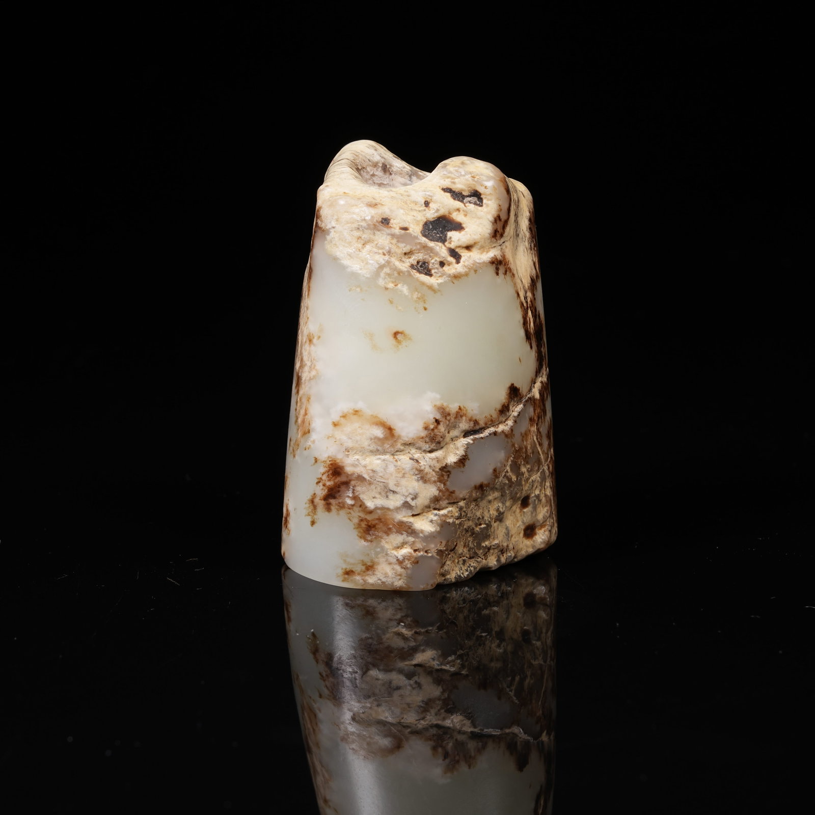 A ARCHAIC JADE PENDANT: Archaic Jade Pendant
