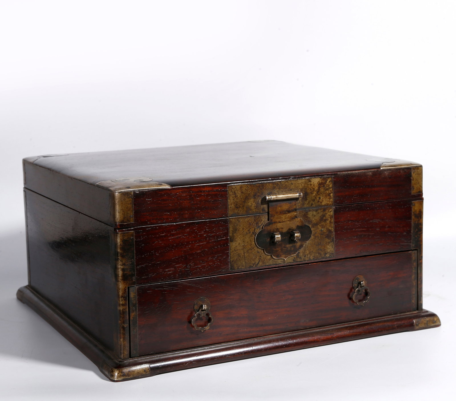 A RED SANDALWOOD COVERED BOX (1 of 9)