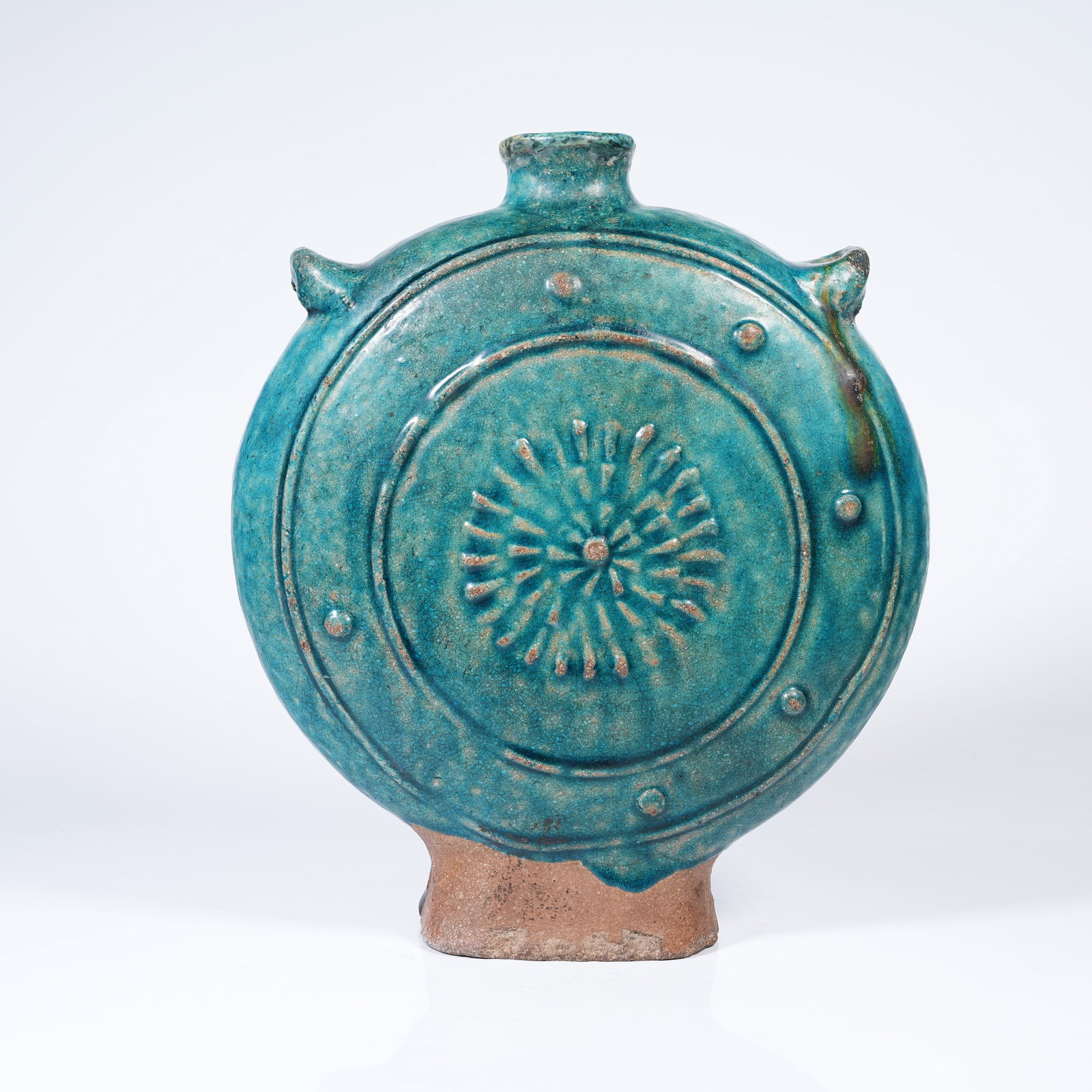 A TRI-COLOR FLORAL PATTERN PORTABLE VASE (1 of 10)
